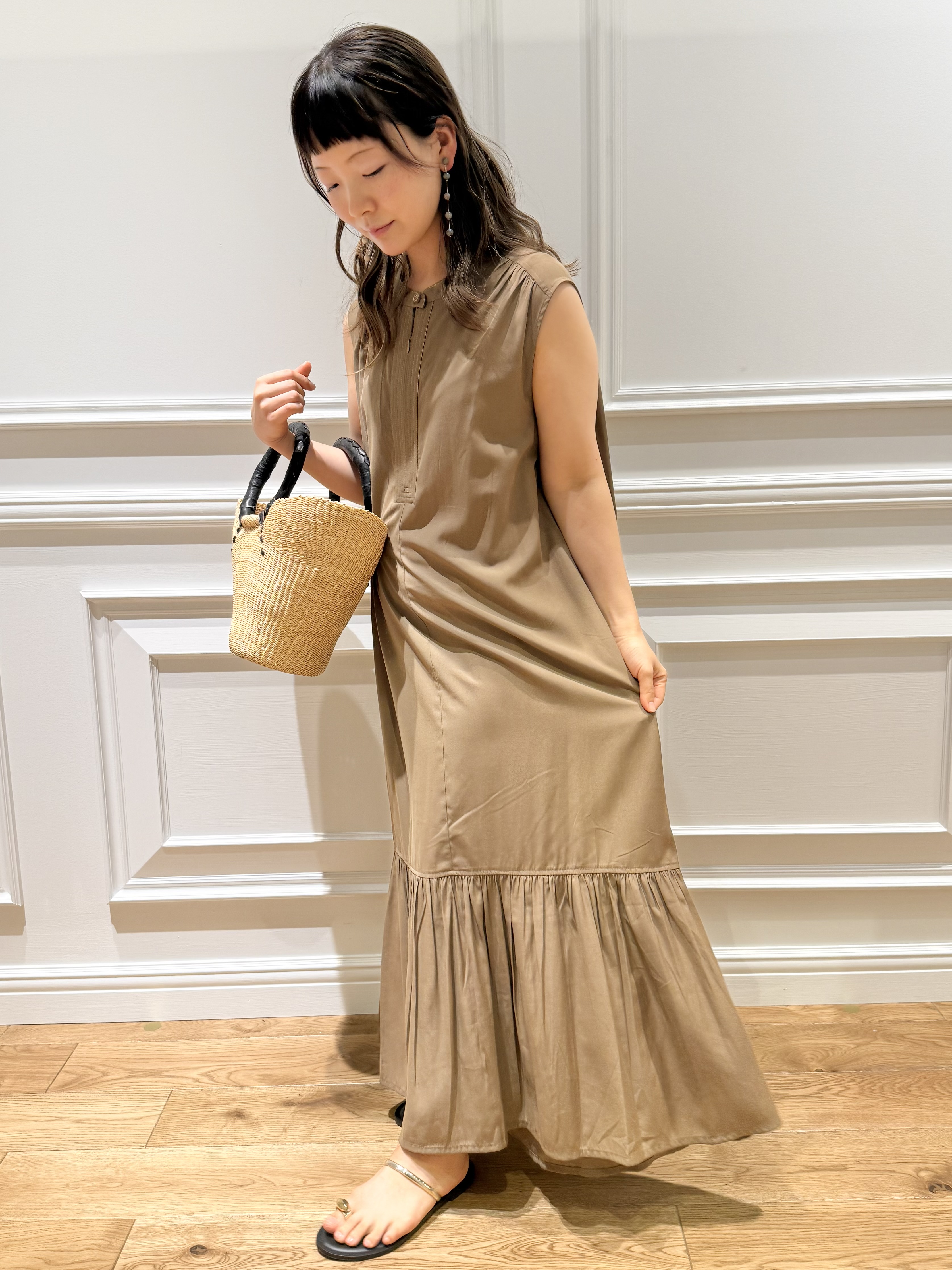 Sahoさんの「DRESSTERIOR｜【ウォッシャブル】ノースリーブギャザーヘムワンピース」を使ったコーディネート