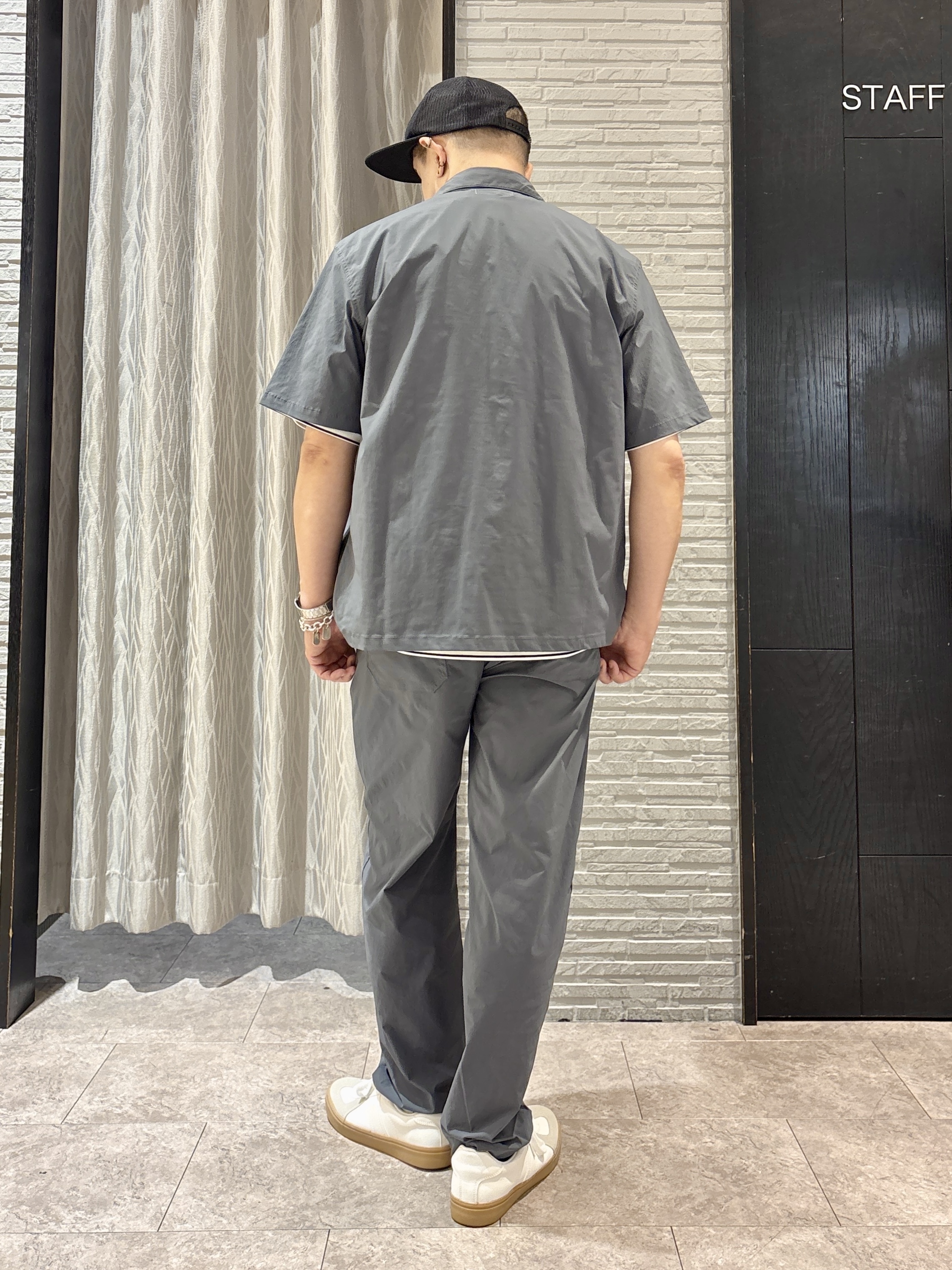 Pーyamaさんの「THE SHOP TK｜【接触冷感/洗濯機OK/セットアップ可】ナイロンストレッチ半袖シャツ」を使ったコーディネート