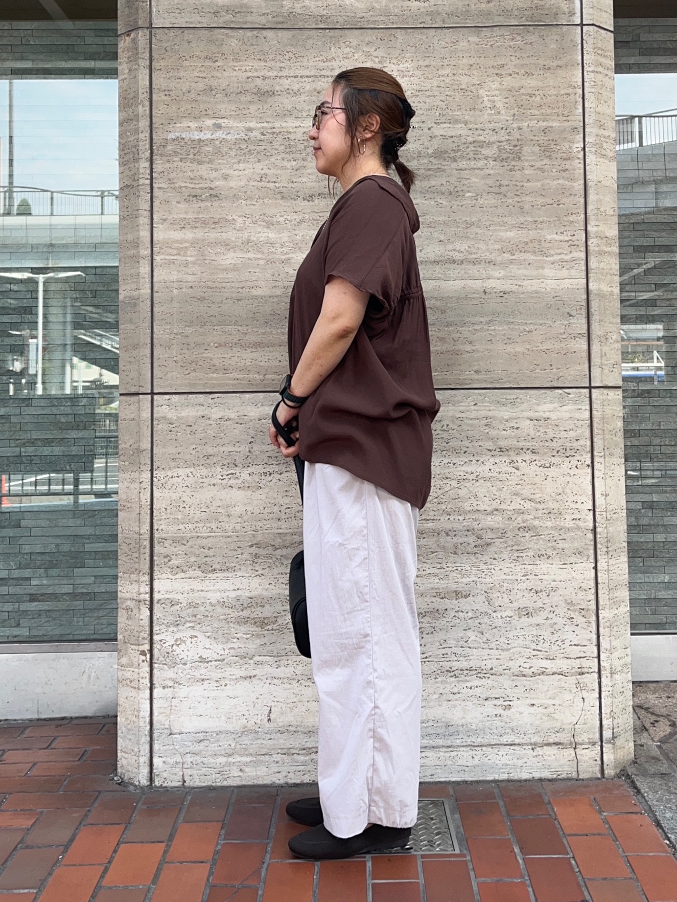 harusakuさんの「SHOO･LA･RUE｜【ひんやり/UV】ほんのりシアーで上品な バックギャザーブラウス」を使ったコーディネート