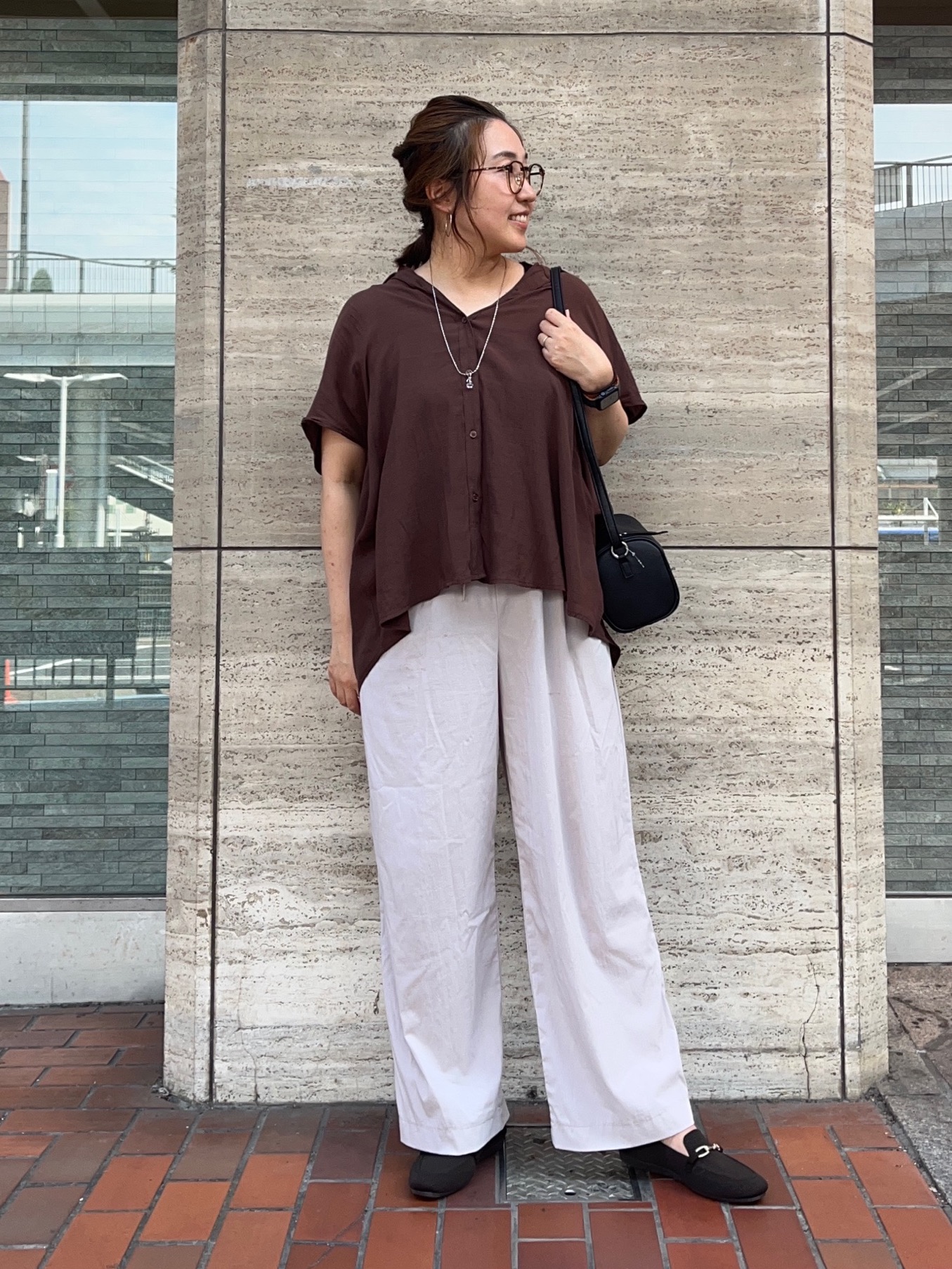 harusakuさんの「SHOO･LA･RUE｜【ひんやり/UV】ほんのりシアーで上品な バックギャザーブラウス」を使ったコーディネート