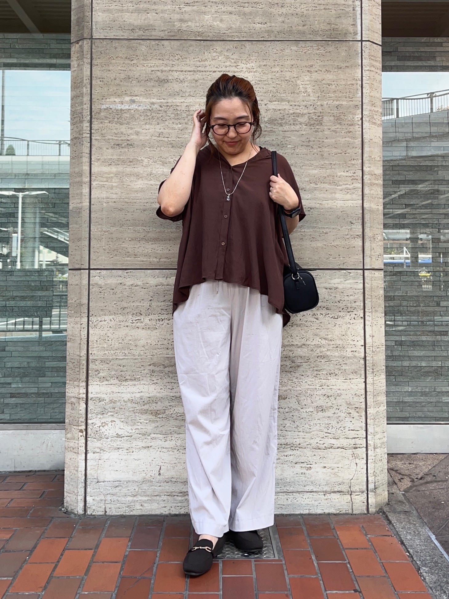 harusakuさんの「SHOO･LA･RUE｜【ひんやり/UV】ほんのりシアーで上品な バックギャザーブラウス」を使ったコーディネート
