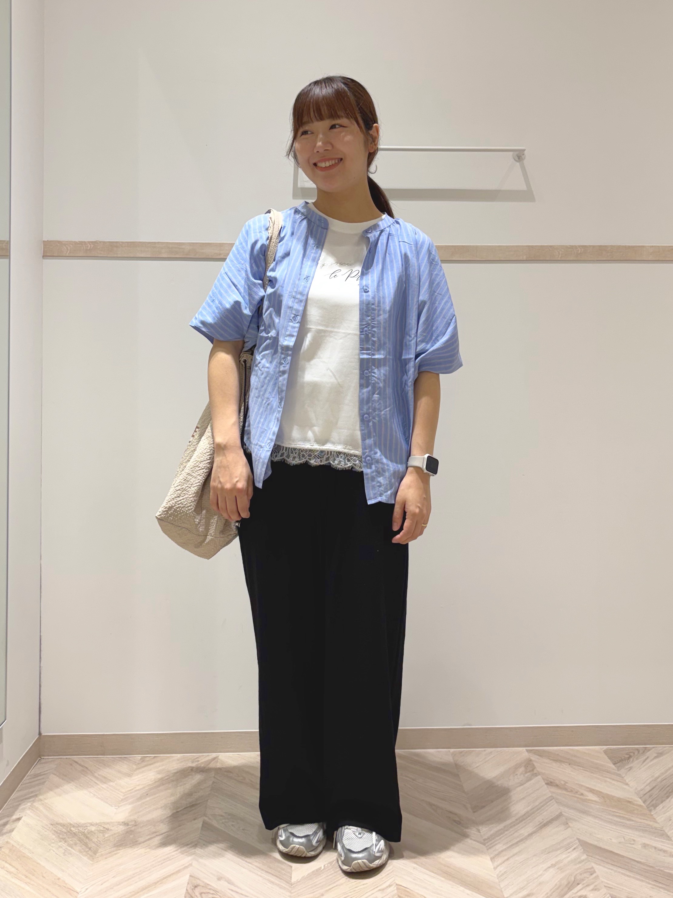 donpiさんの「SHOO･LA･RUE｜【ひんやり/洗濯機可/体型カバー】二の腕隠れる ゆるっとドルマンバンドカラーシャツ」を使ったコーディネート