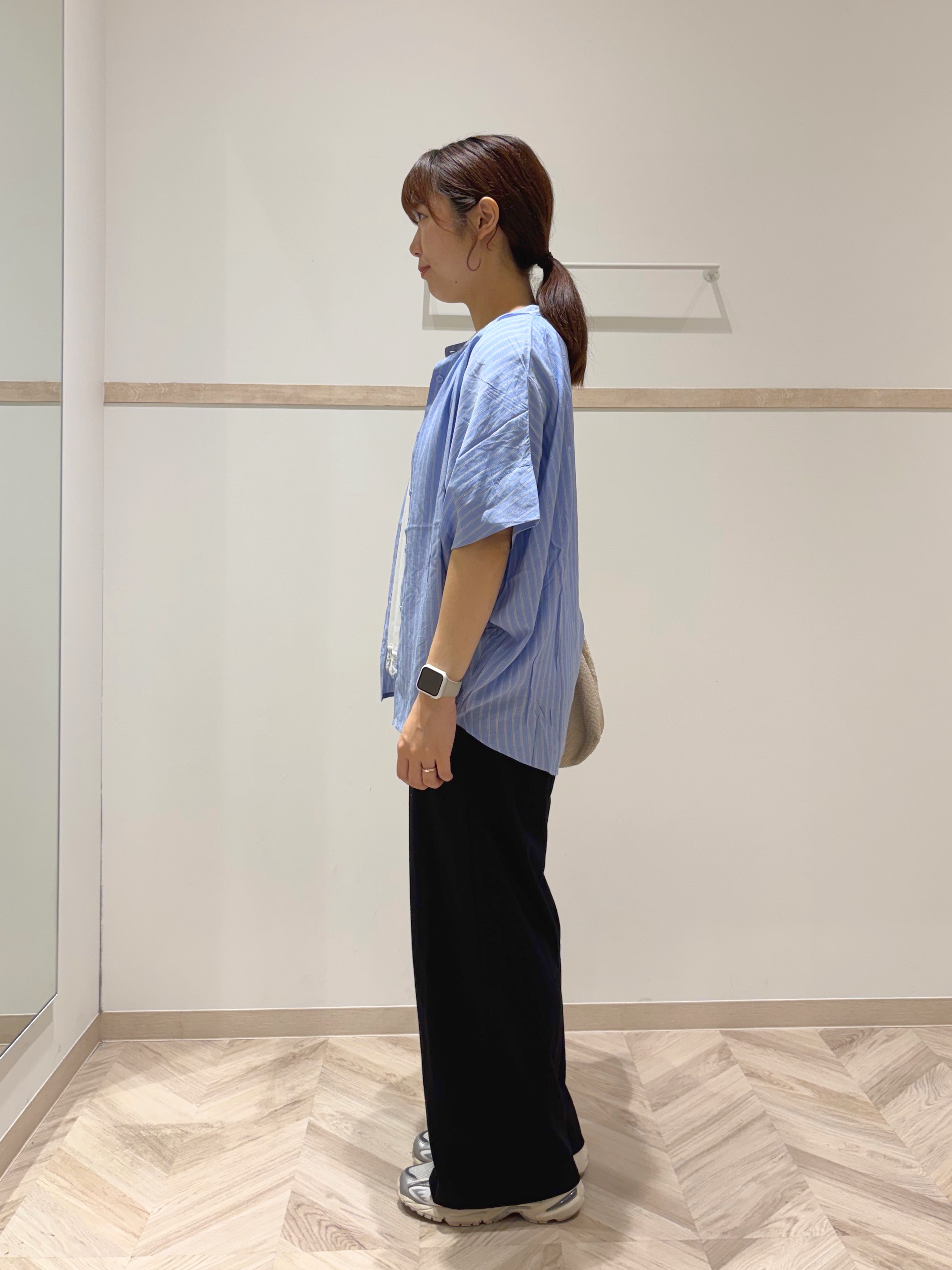 donpiさんの「SHOO･LA･RUE｜【ひんやり/洗濯機可/体型カバー】二の腕隠れる ゆるっとドルマンバンドカラーシャツ」を使ったコーディネート