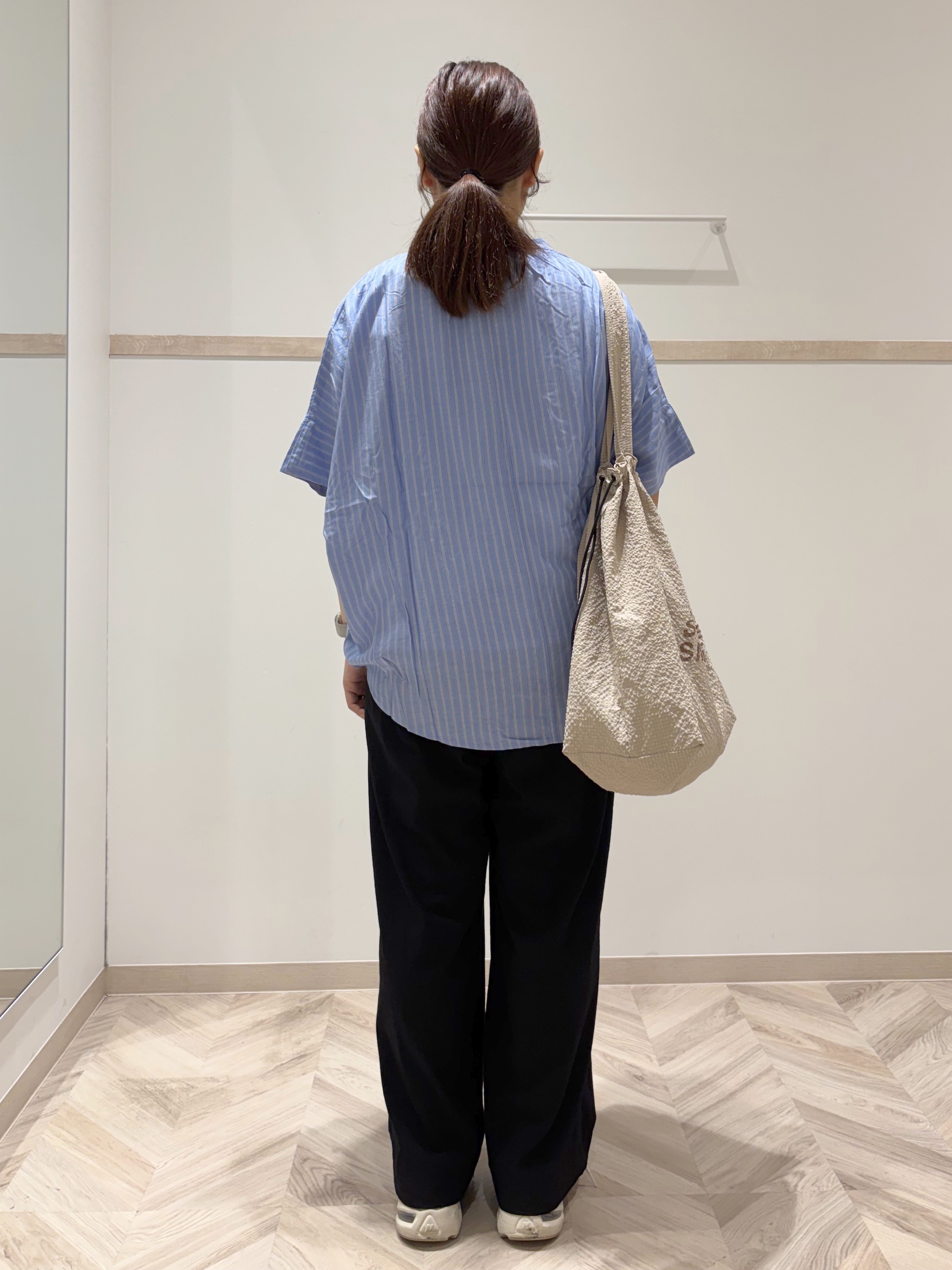 donpiさんの「SHOO･LA･RUE｜【ひんやり/洗濯機可/体型カバー】二の腕隠れる ゆるっとドルマンバンドカラーシャツ」を使ったコーディネート