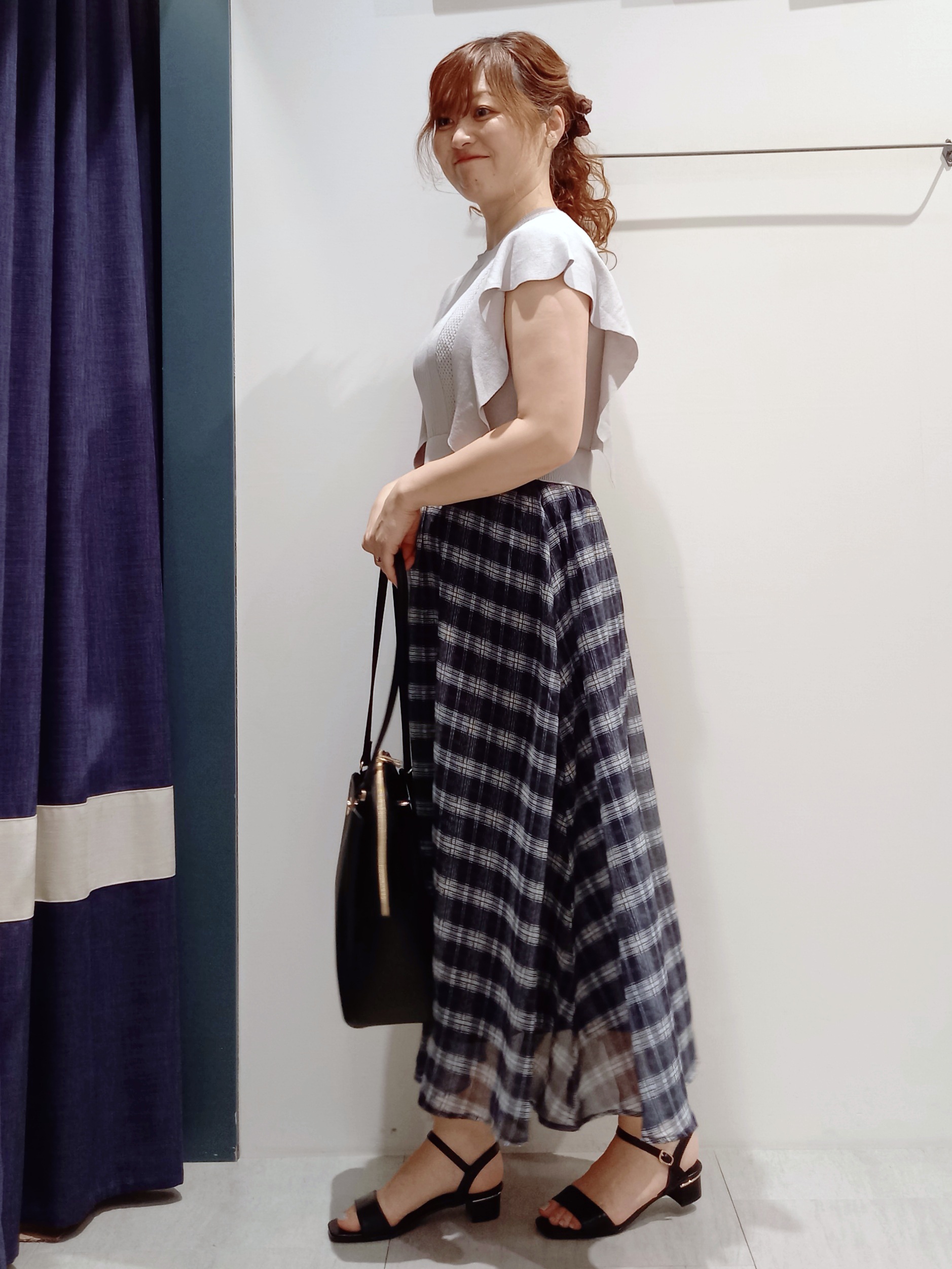 miiさんの「grove｜【低身長さんも選べる着丈・洗濯機◎】1枚で華やか 肩フリルニットドッキングワンピース」を使ったコーディネート