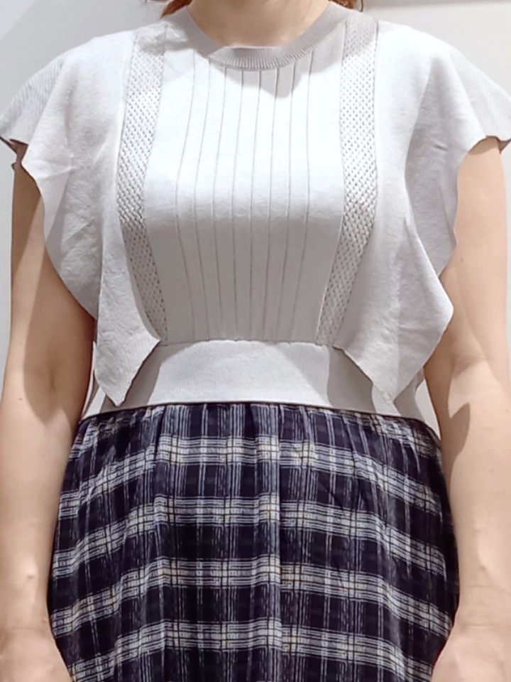 miiさんの「grove｜【低身長さんも選べる着丈・洗濯機◎】1枚で華やか 肩フリルニットドッキングワンピース」を使ったコーディネート