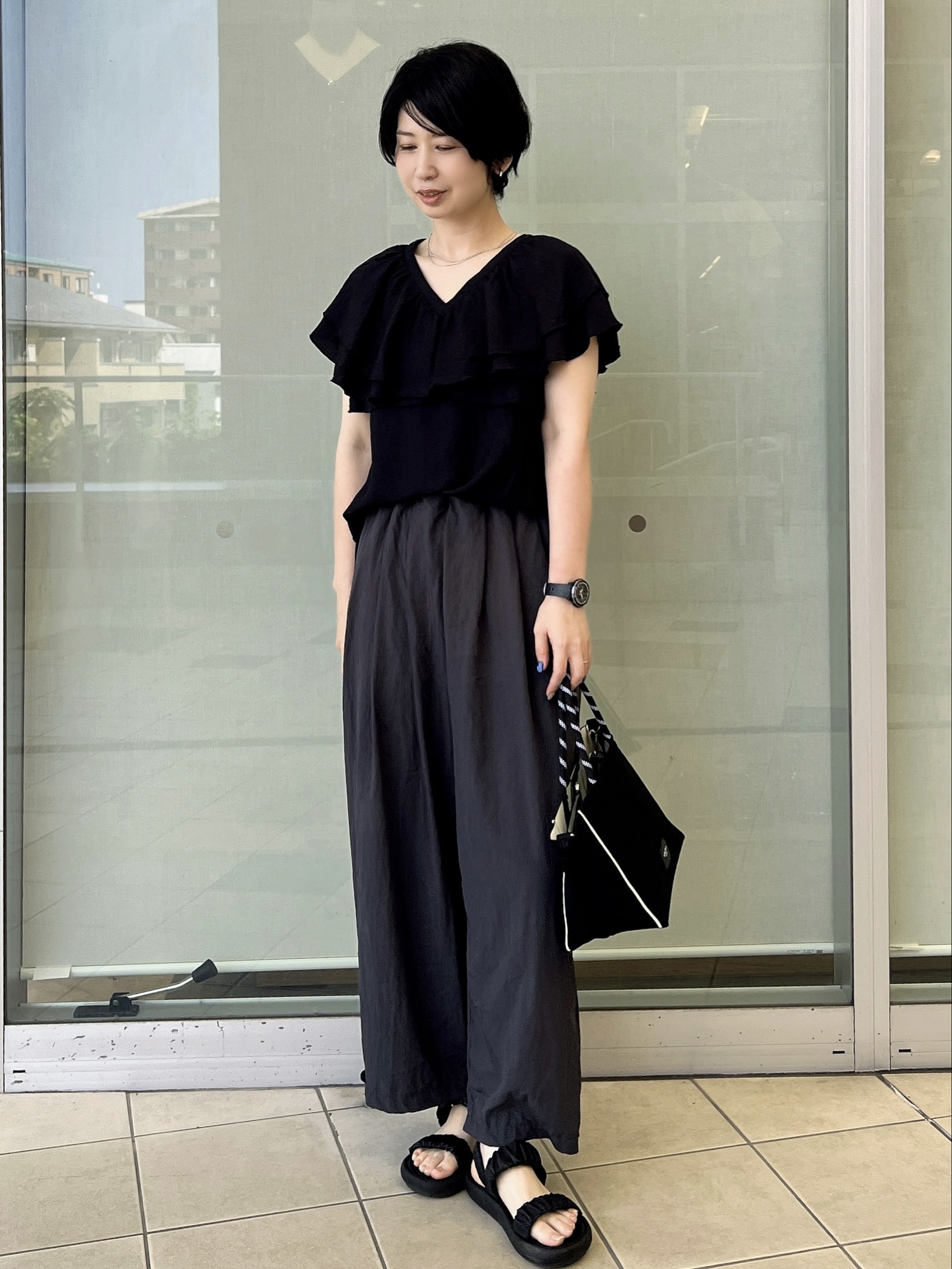 yo-koさんの「OPAQUE.CLIP｜フリルVネックブラウス【洗濯機OK】」を使ったコーディネート