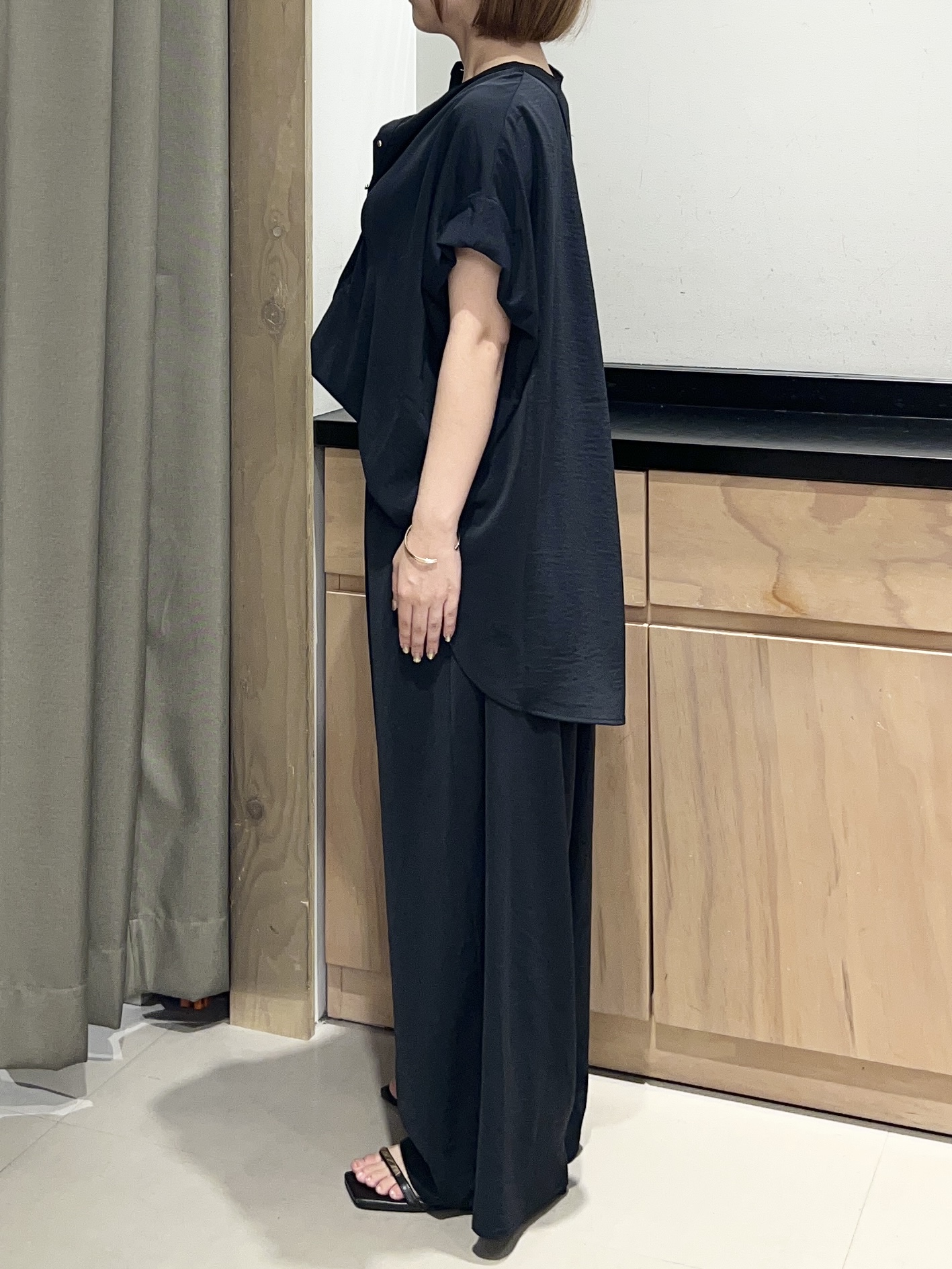 かのさんの「THE SHOP TK｜【ひんやり/遮熱/セットアップ可】やみつきになる とろみバンドカラーブラウス」を使ったコーディネート