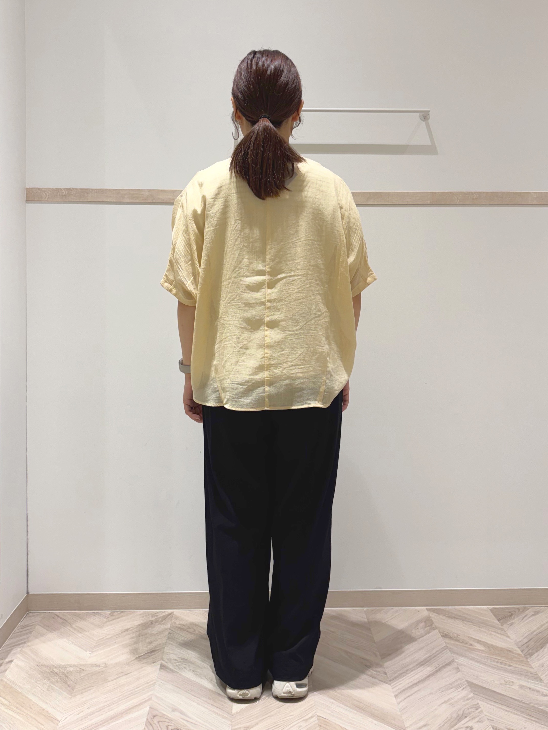 donpiさんの「SHOO･LA･RUE｜【洗濯機可/選べる6色】程よいシアー感が涼し気 ゆったりワッシャードルマンブラウス」を使ったコーディネート