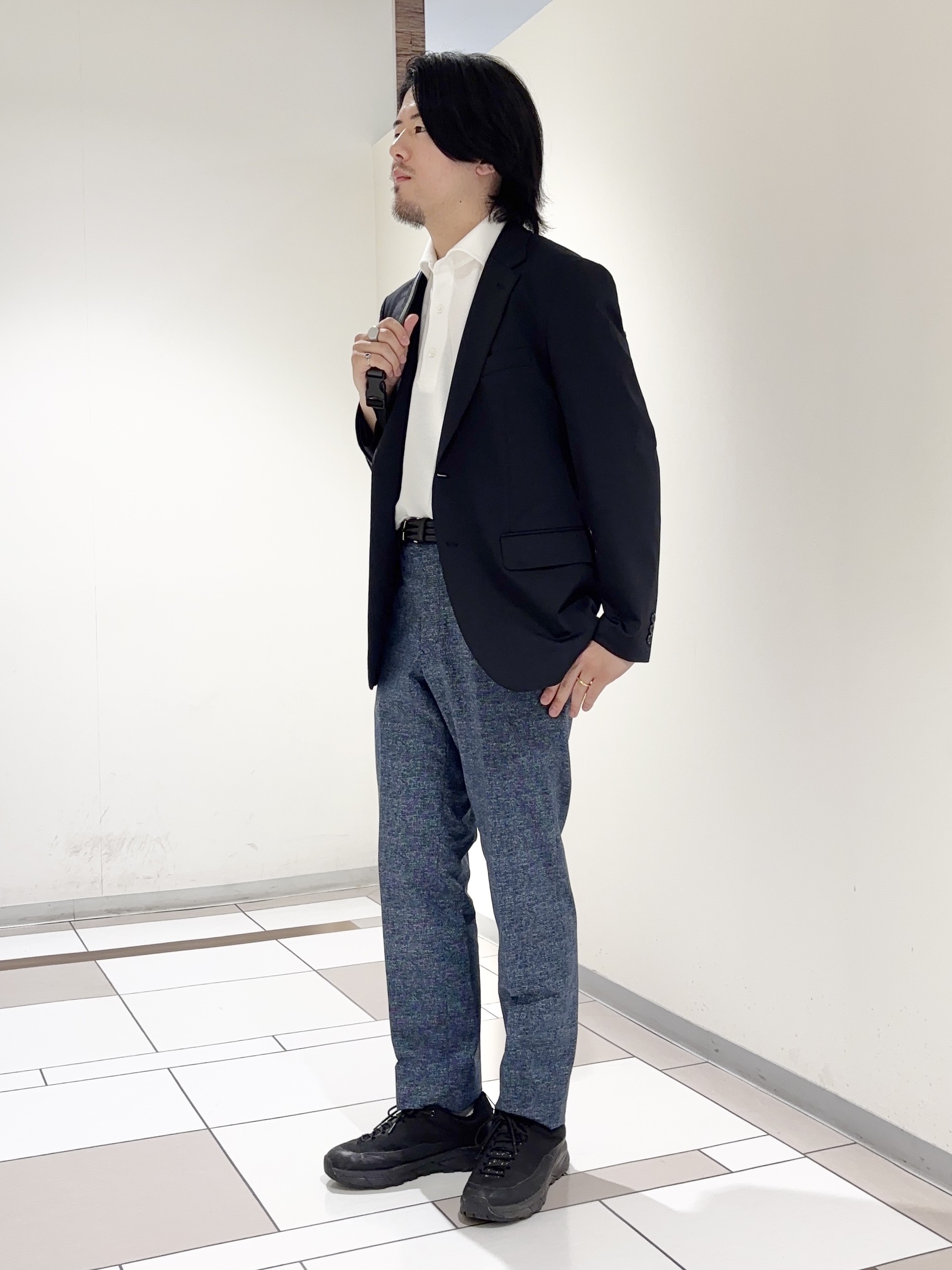 及川さんの「TAKEO KIKUCHI｜【360&deg;ストレッチ/軽量】None Of Stress ライト ジャケット（セットアップ対応）」を使ったコーディネート