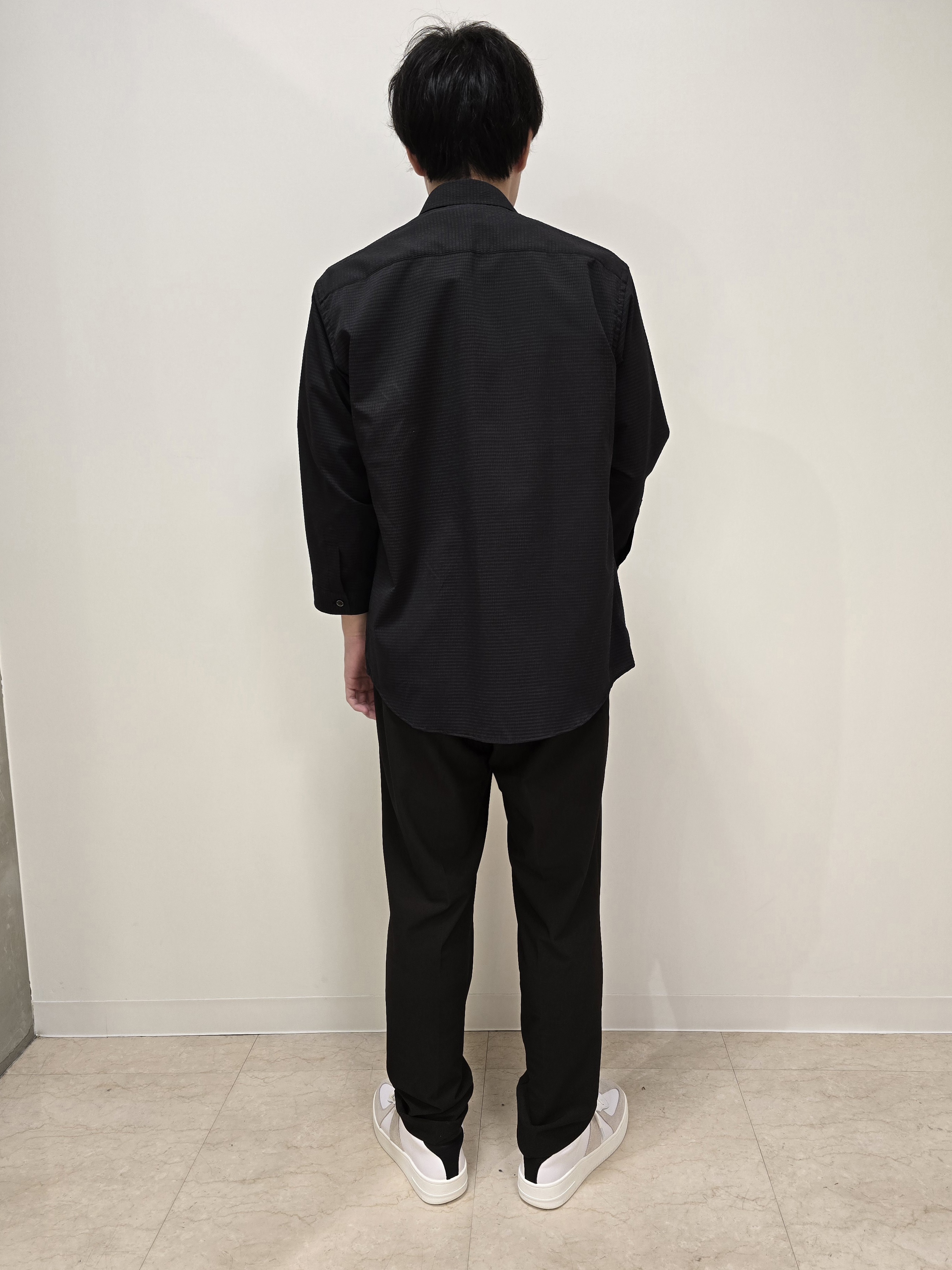 白木駆さんの「TAKEO KIKUCHI｜【汗染み軽減/接触冷感】フェイクレイヤード ワンポイント刺繍Ｔシャツ」を使ったコーディネート