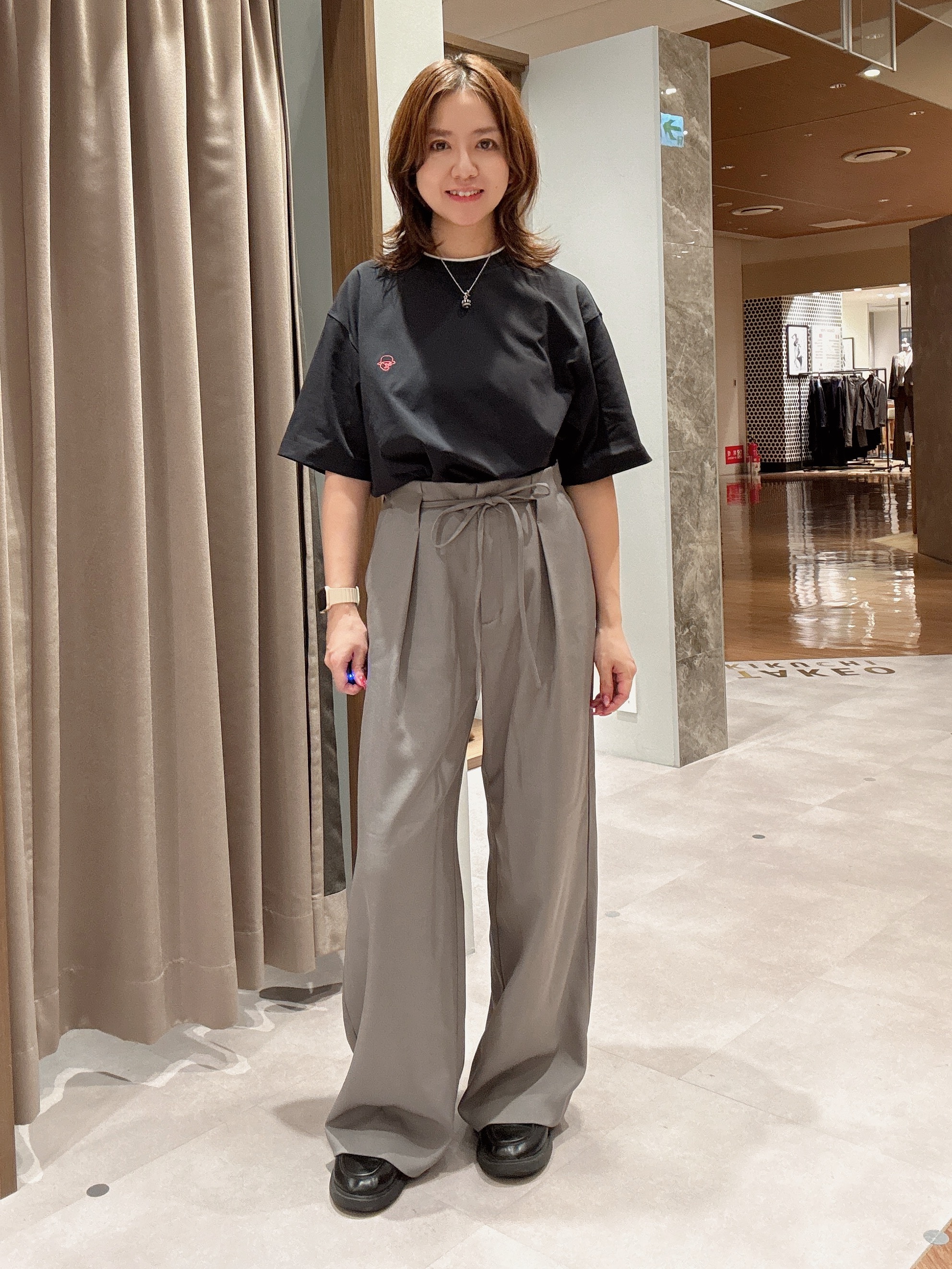hanechanさんの「TAKEO KIKUCHI｜【汗染み軽減/接触冷感】フェイクレイヤード ワンポイント刺繍Ｔシャツ」を使ったコーディネート
