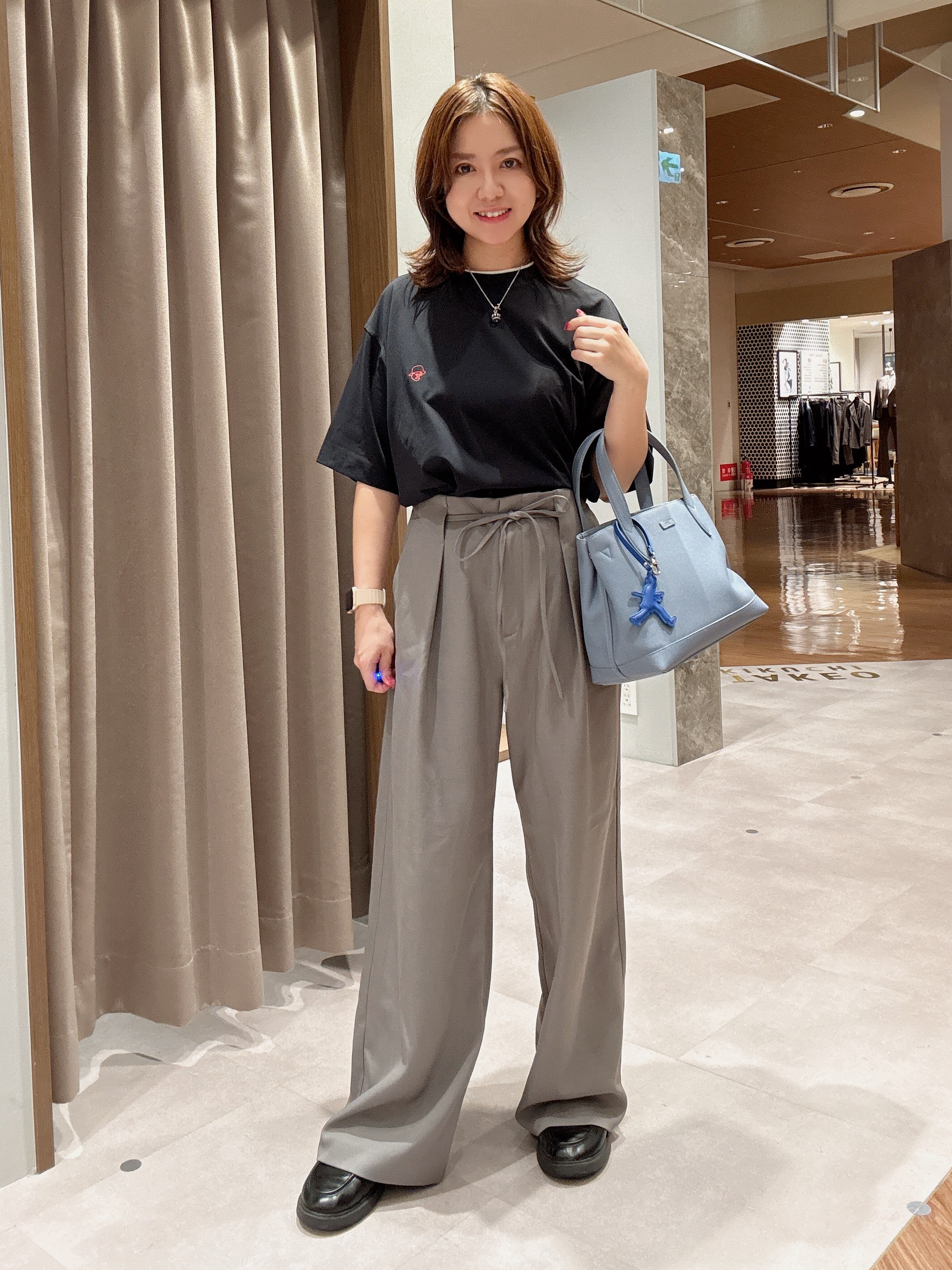 hanechanさんの「TAKEO KIKUCHI｜【汗染み軽減/接触冷感】フェイクレイヤード ワンポイント刺繍Ｔシャツ」を使ったコーディネート