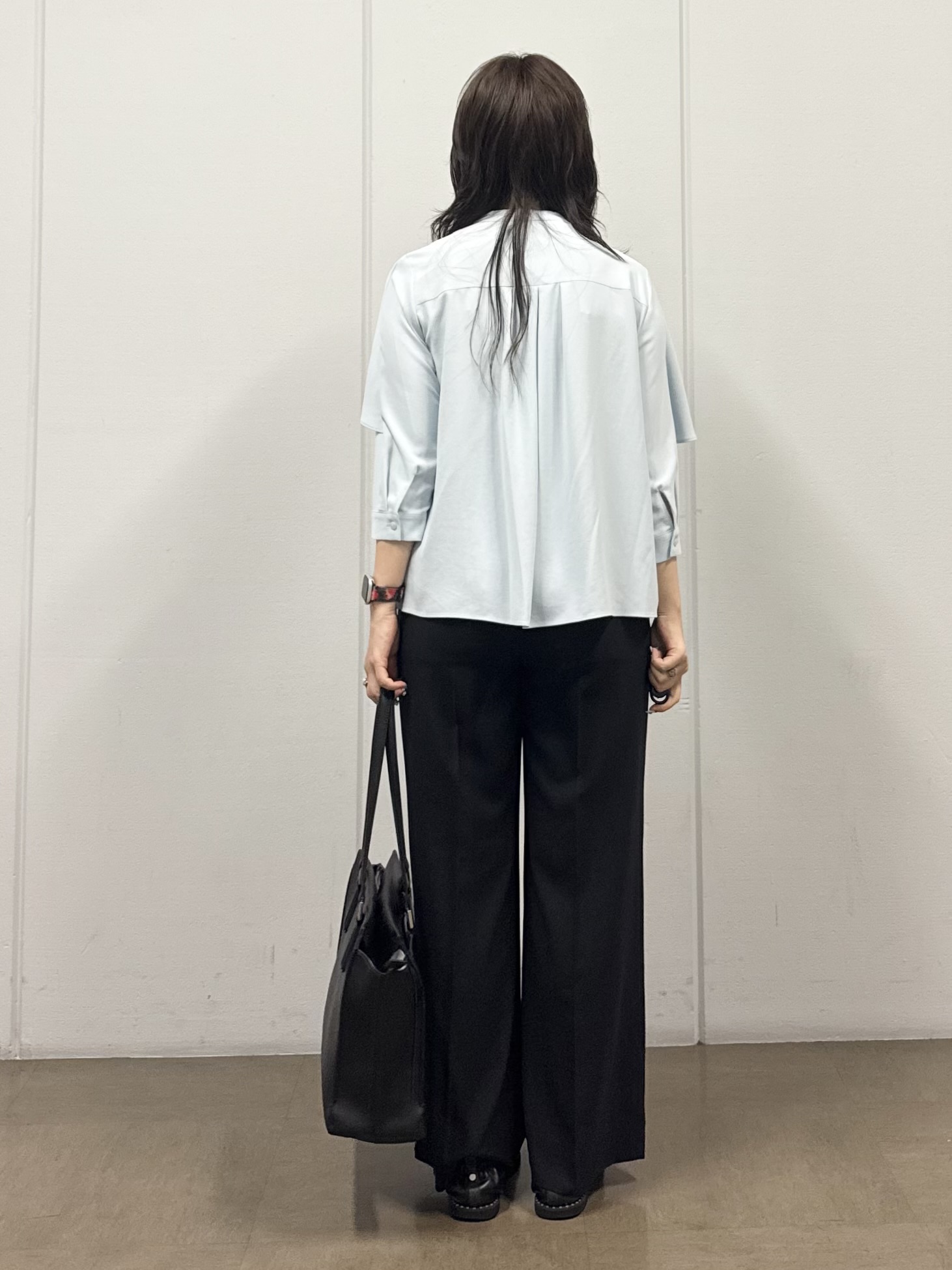 mizukiさんの「INDIVI｜【接触冷感/UVケア/夏羽織り/着る日傘】ケープ風ブラウス」を使ったコーディネート