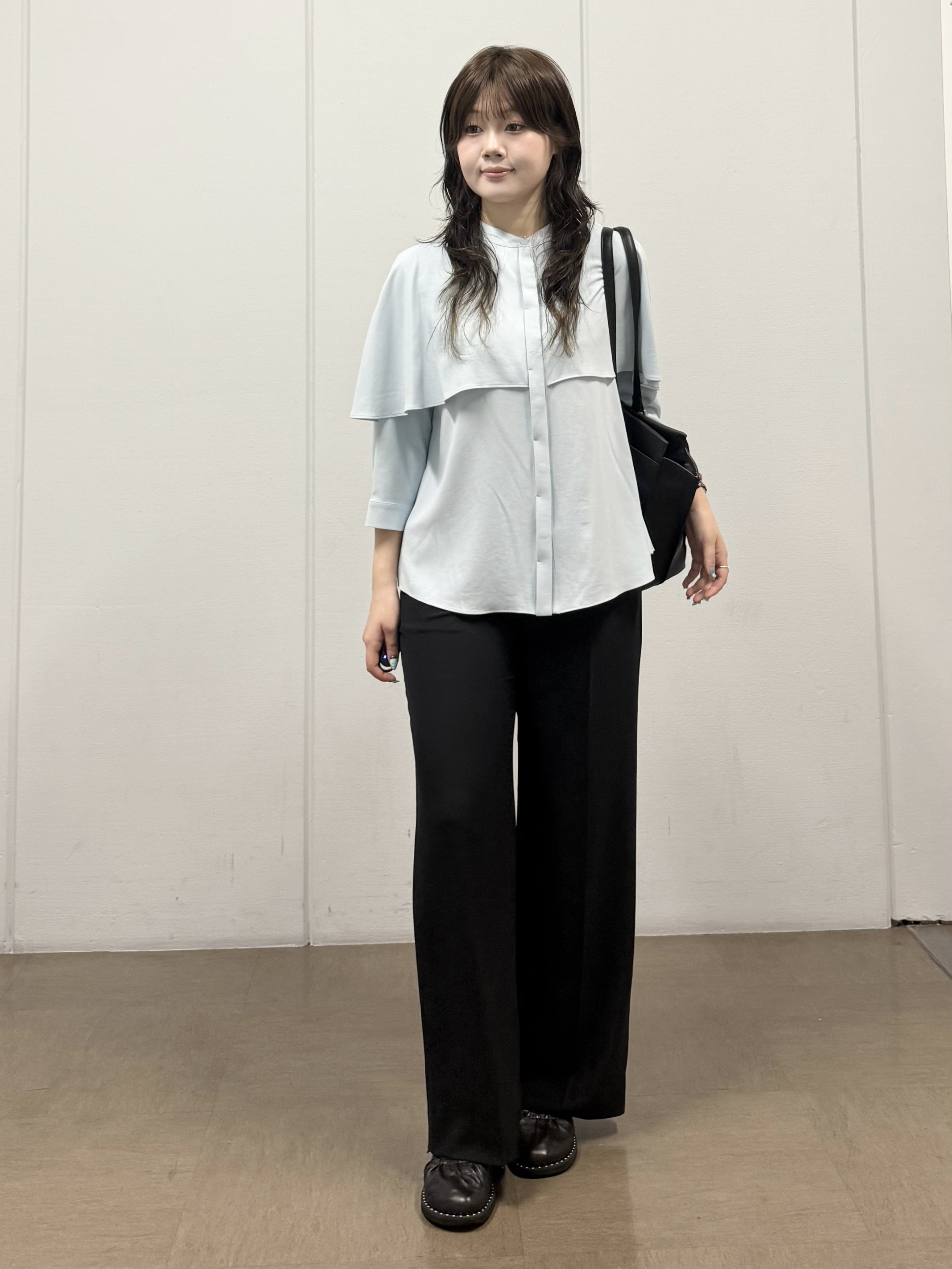 mizukiさんの「INDIVI｜【接触冷感/UVケア/夏羽織り/着る日傘】ケープ風ブラウス」を使ったコーディネート