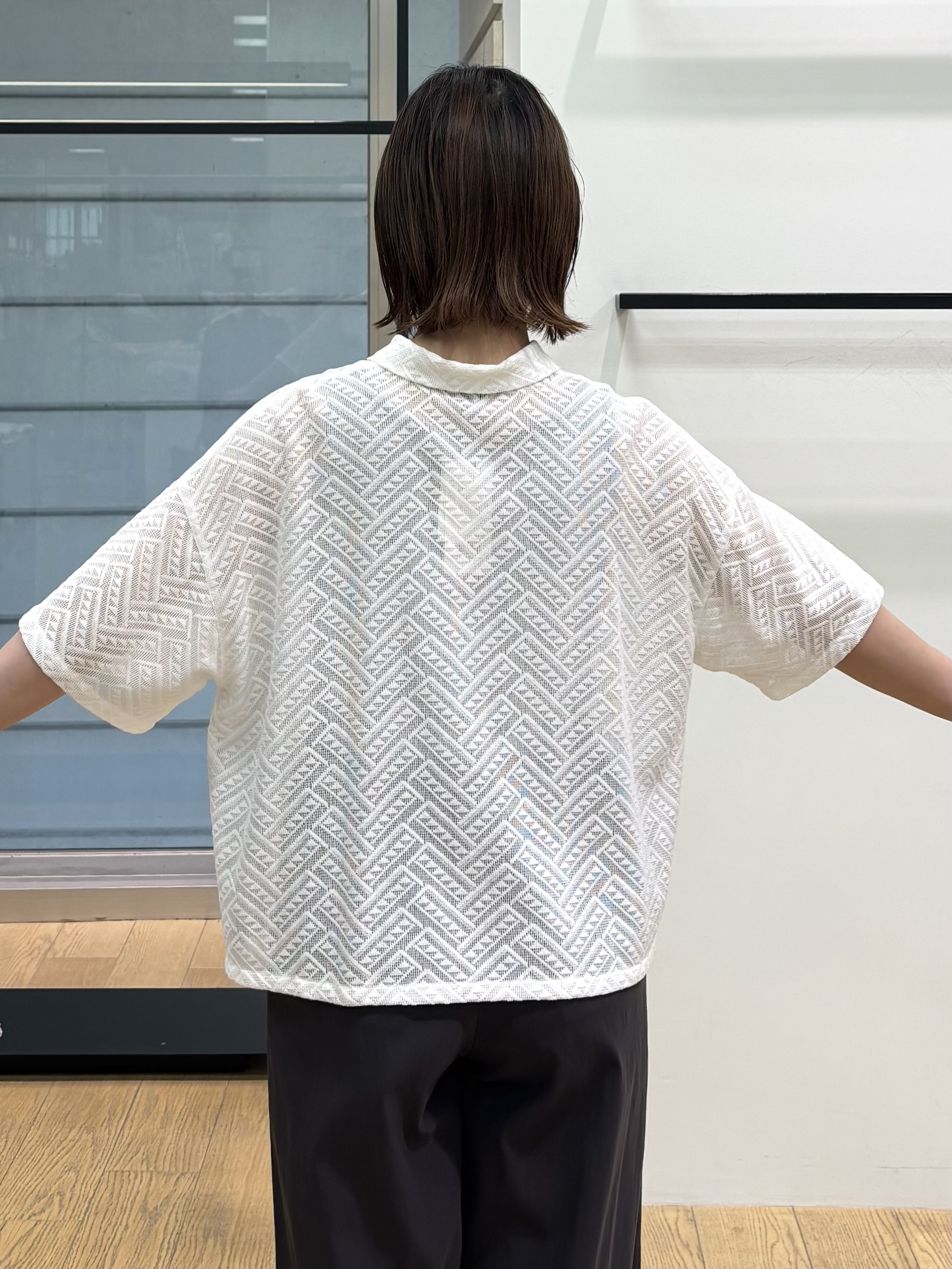 asamiさんの「INDIVI｜【洗える/日本製】幾何学柄レースシャツ」を使ったコーディネート