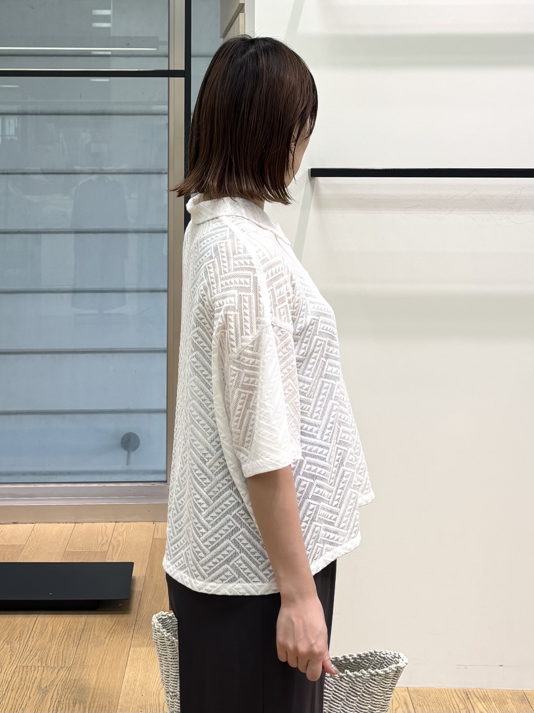 asamiさんの「INDIVI｜【洗える/日本製】幾何学柄レースシャツ」を使ったコーディネート