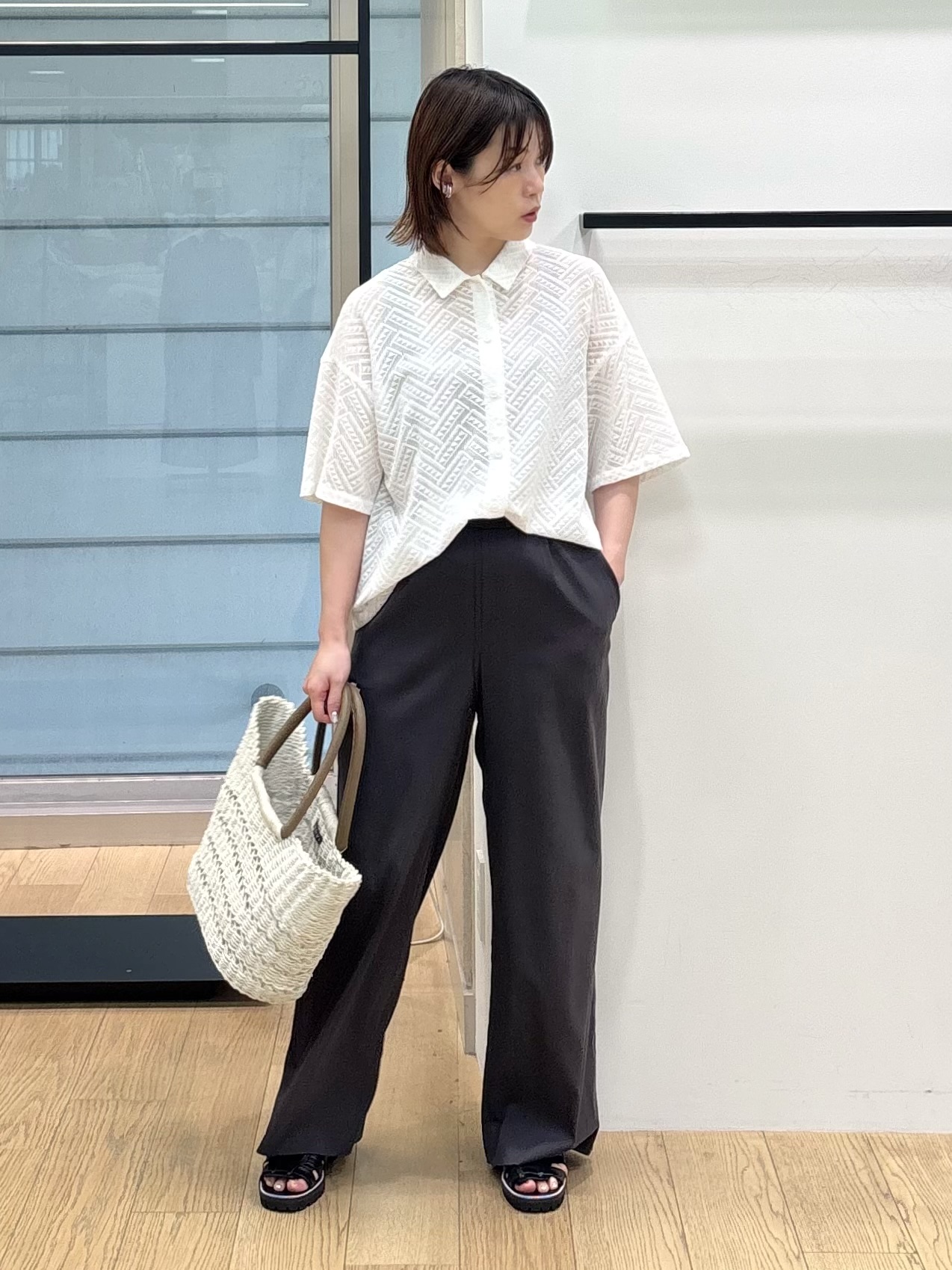 asamiさんの「INDIVI｜【洗える/日本製】幾何学柄レースシャツ」を使ったコーディネート