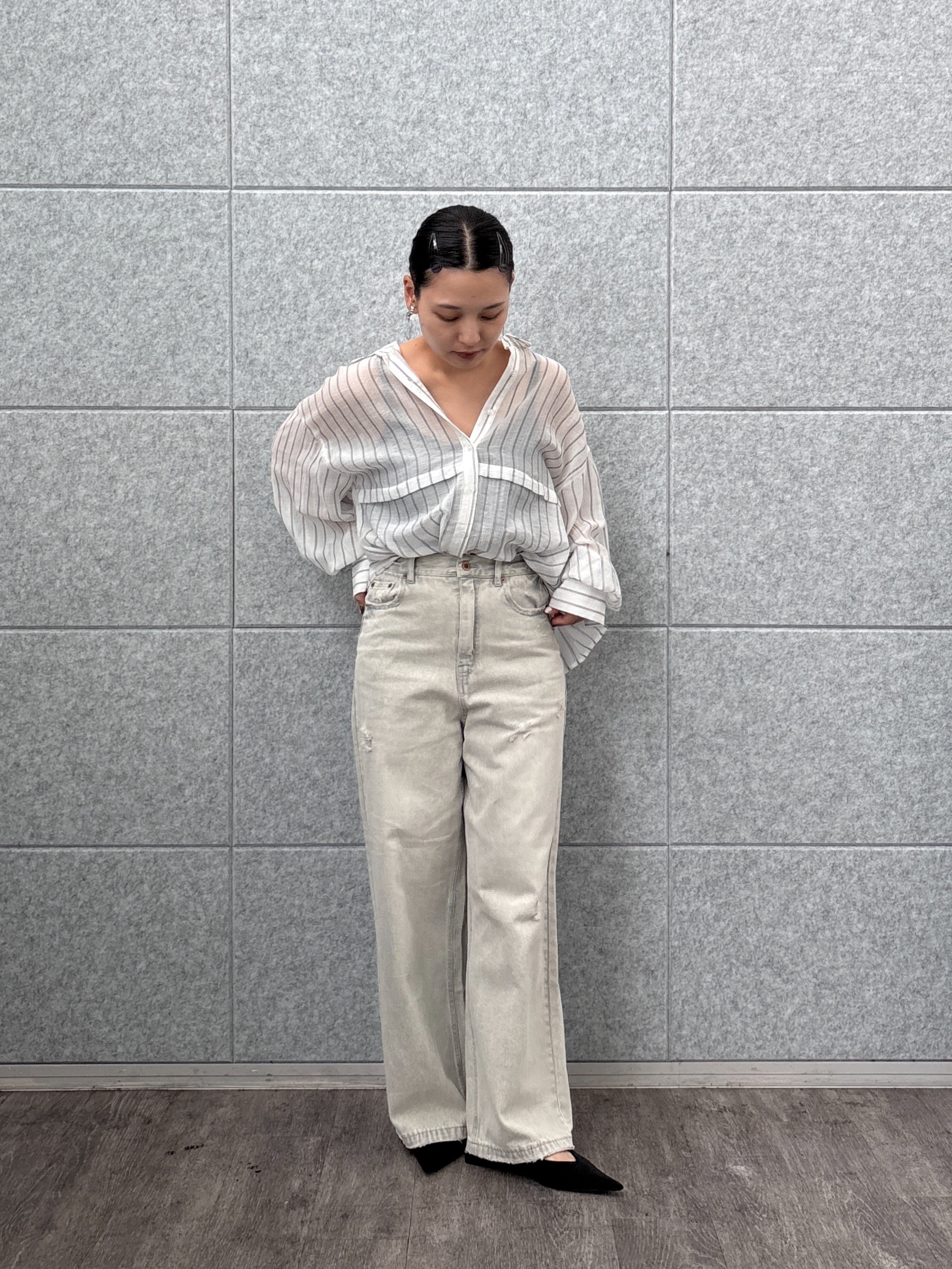 ayanoさんの「INDIVI｜シアーストライプ 切替タックシャツ」を使ったコーディネート