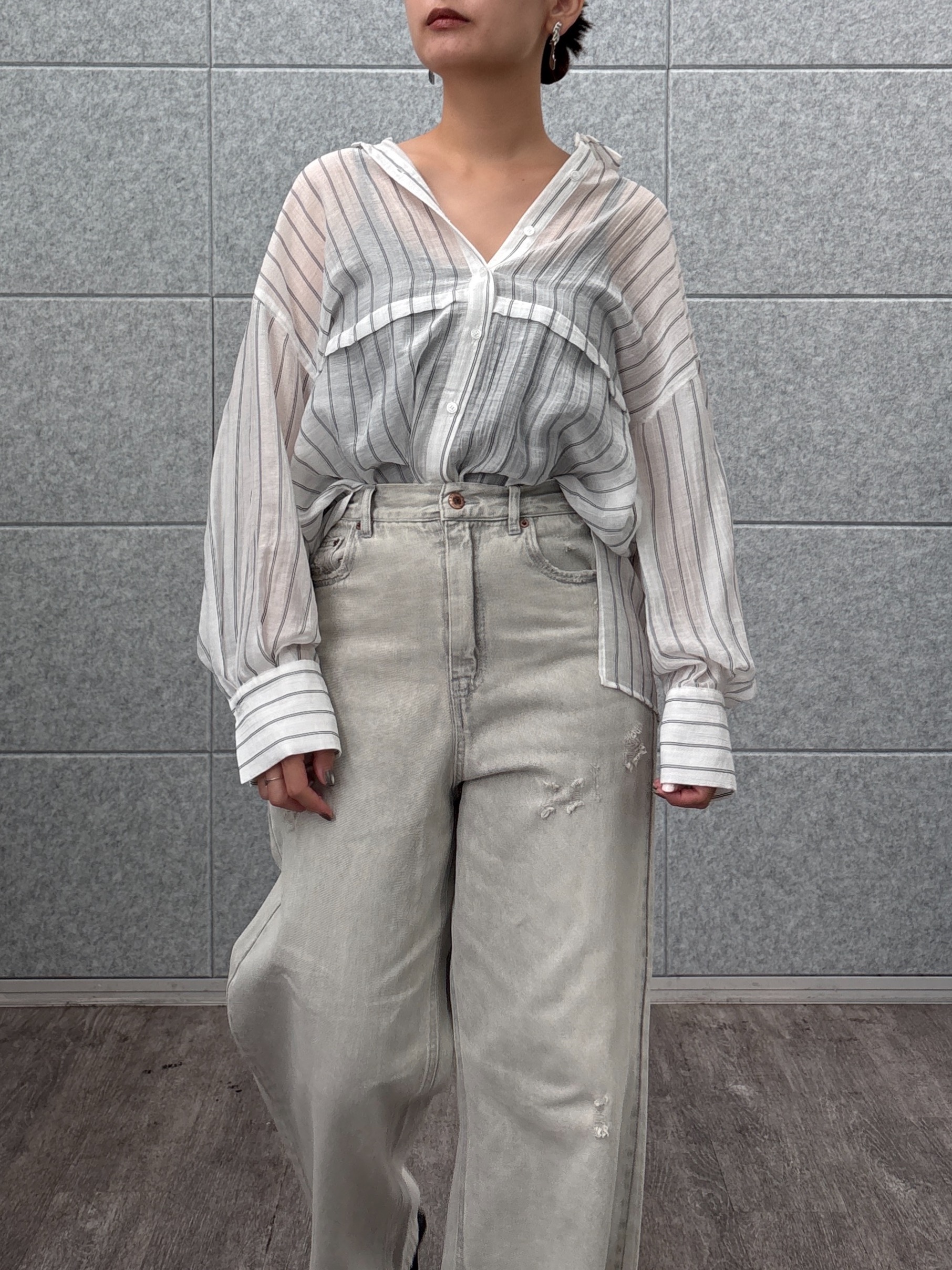 ayanoさんの「INDIVI｜シアーストライプ 切替タックシャツ」を使ったコーディネート