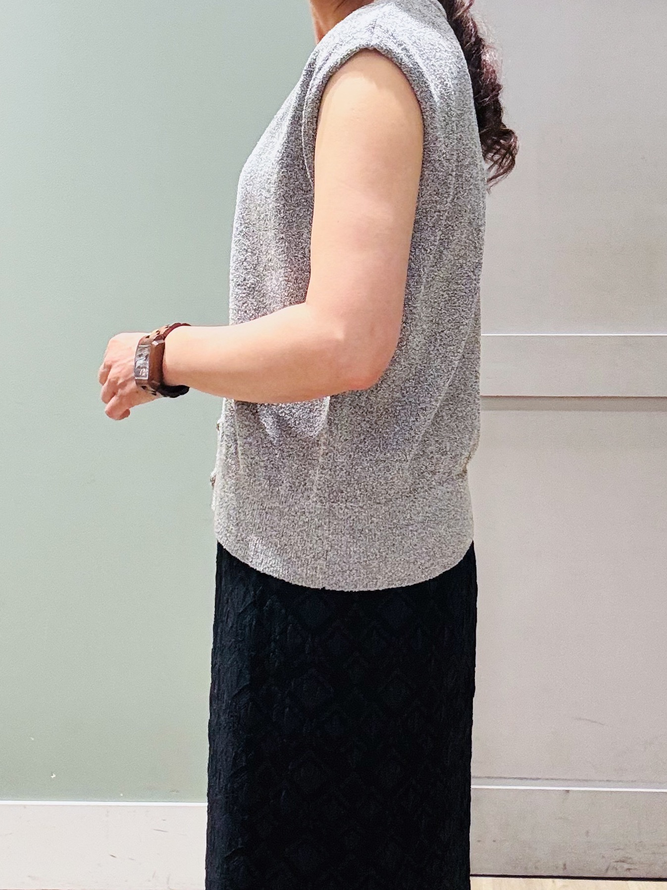 Komi☆さんの「grove｜軽やかな着心地、ブークレニットベスト」を使ったコーディネート