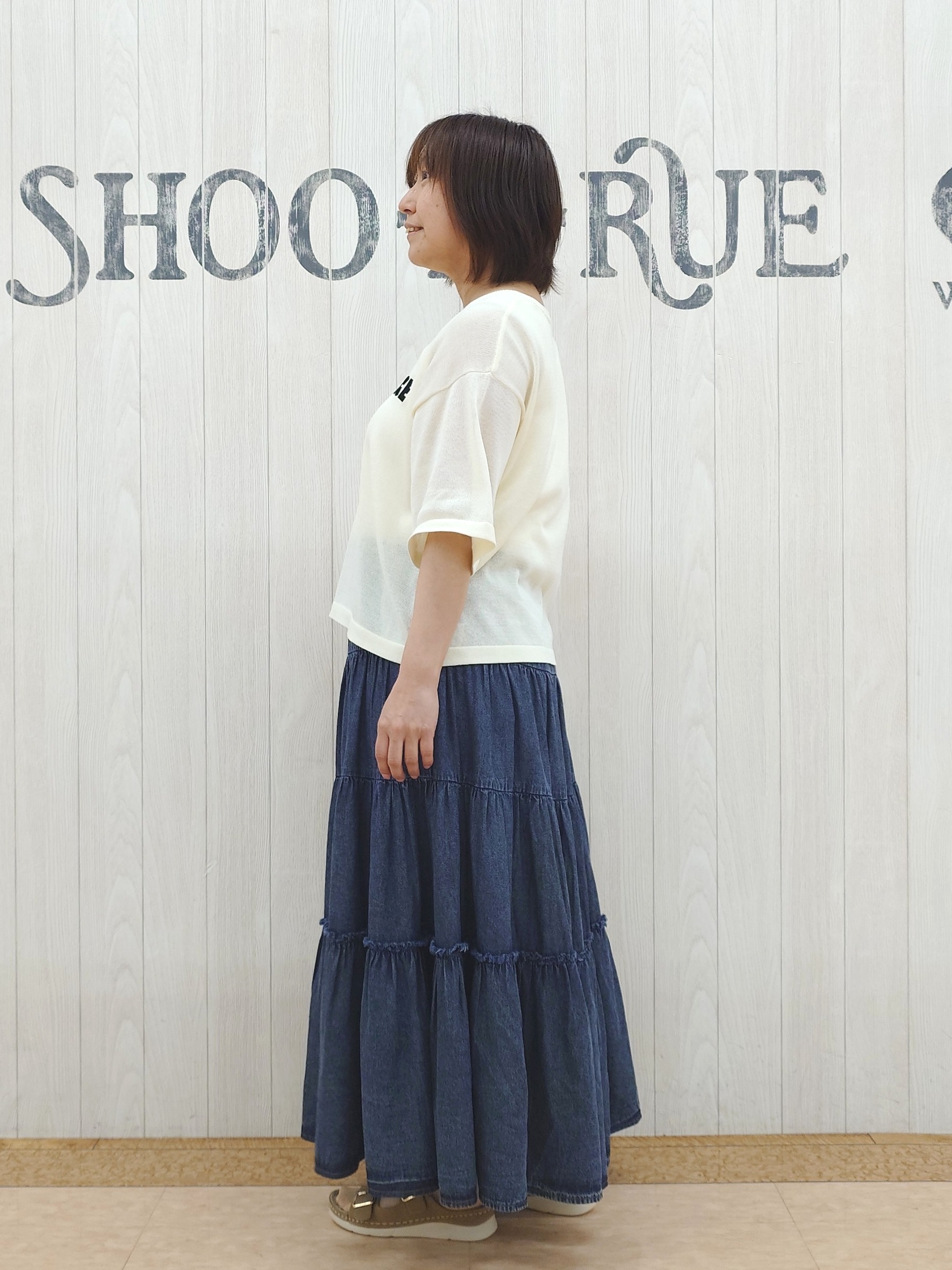 とろろさんの「SHOO･LA･RUE｜【体型カバー】程よい透け感 デザインアソート 5分袖シアーニット」を使ったコーディネート
