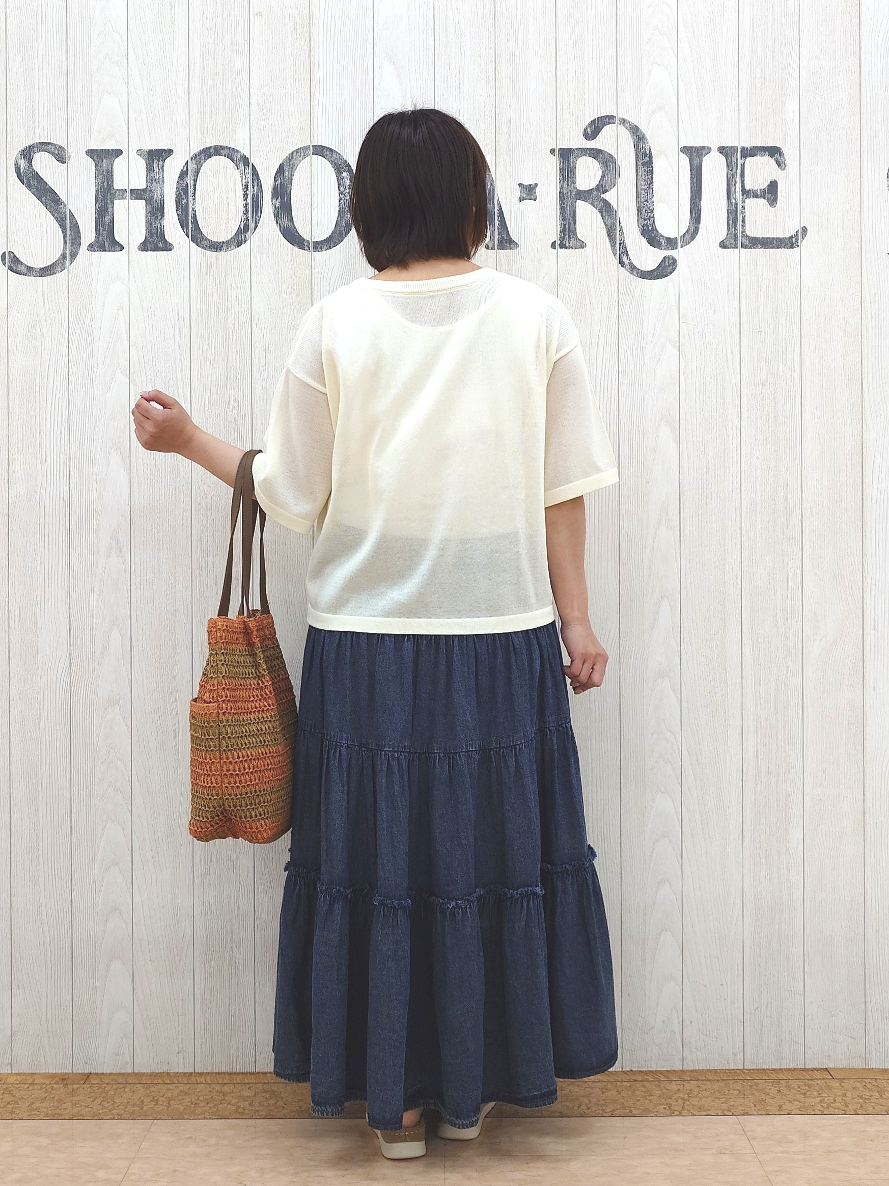 とろろさんの「SHOO･LA･RUE｜【体型カバー】程よい透け感 デザインアソート 5分袖シアーニット」を使ったコーディネート
