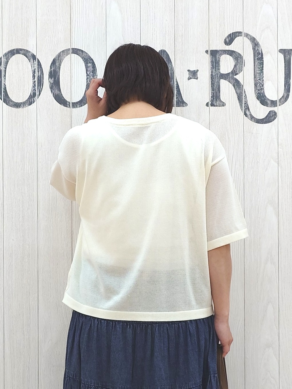 とろろさんの「SHOO･LA･RUE｜【体型カバー】程よい透け感 デザインアソート 5分袖シアーニット」を使ったコーディネート