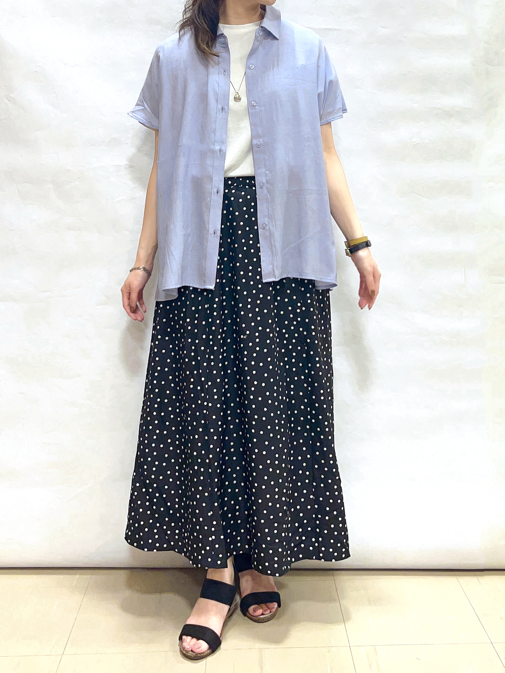 まっつんさんの「SHOO･LA･RUE｜【ひんやり/UV】ほんのりシアーで上品な バックギャザーブラウス」を使ったコーディネート