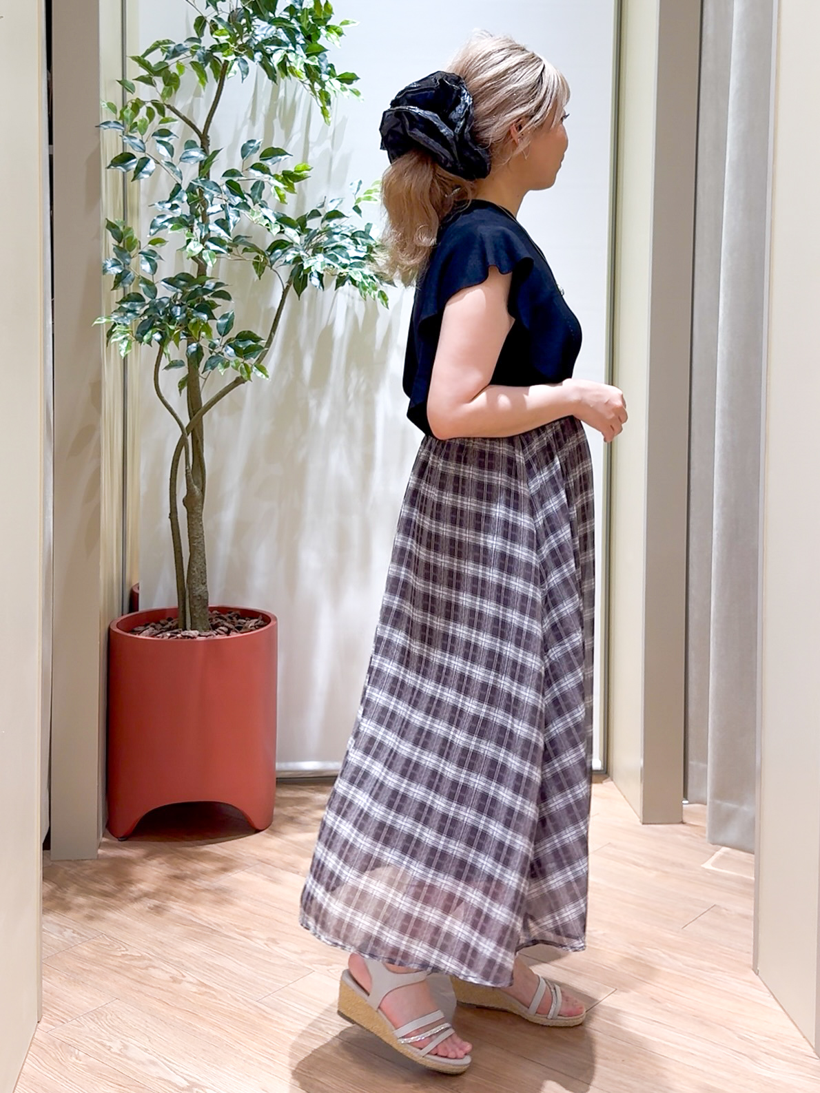 Harukaさんの「grove｜【低身長さんも選べる着丈・洗濯機◎】1枚で華やか 肩フリルニットドッキングワンピース」を使ったコーディネート