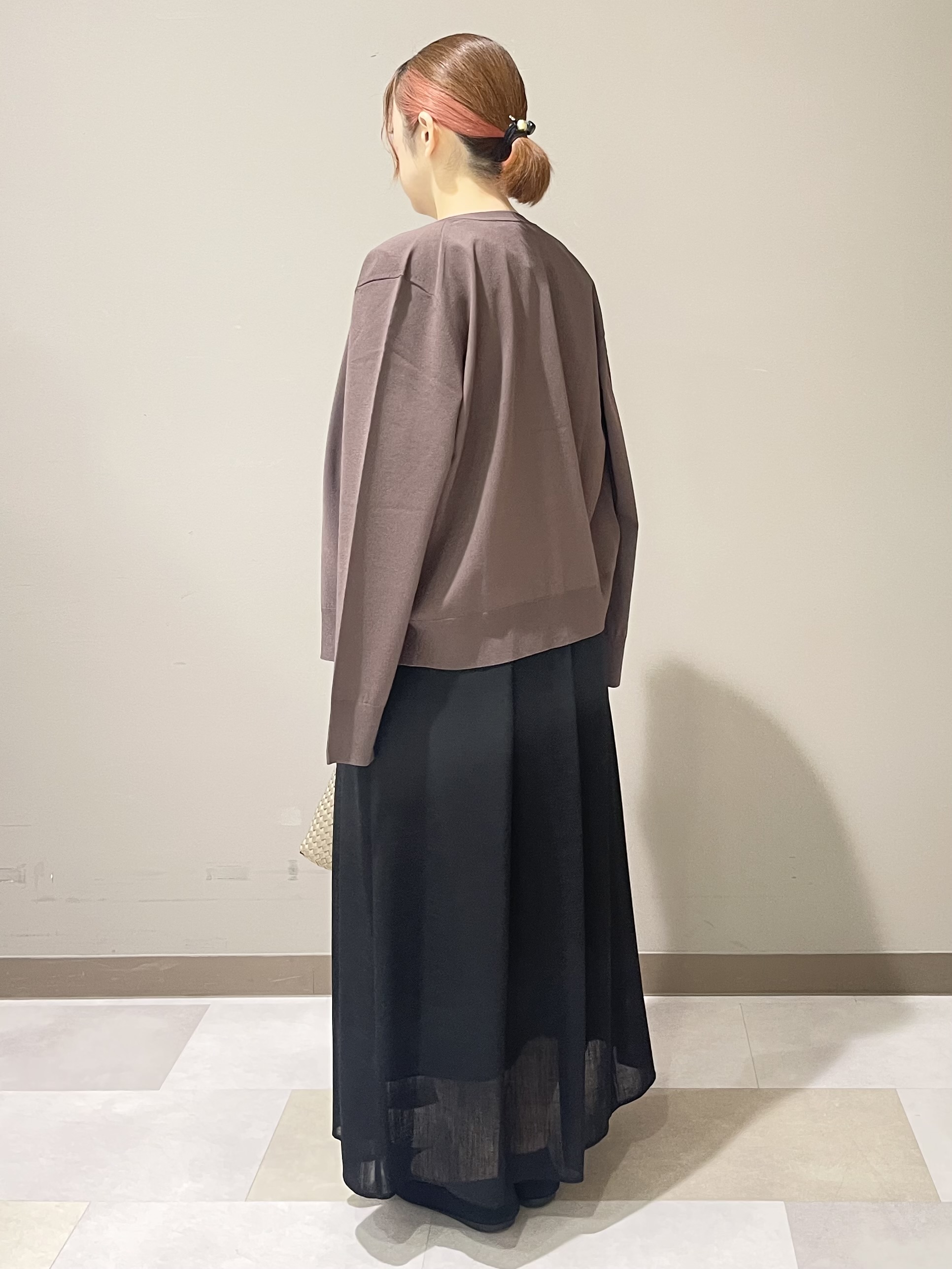 Tomoさんの「UNTITLED｜【通気性/前開きボタン】シアーVネックワンピース」を使ったコーディネート