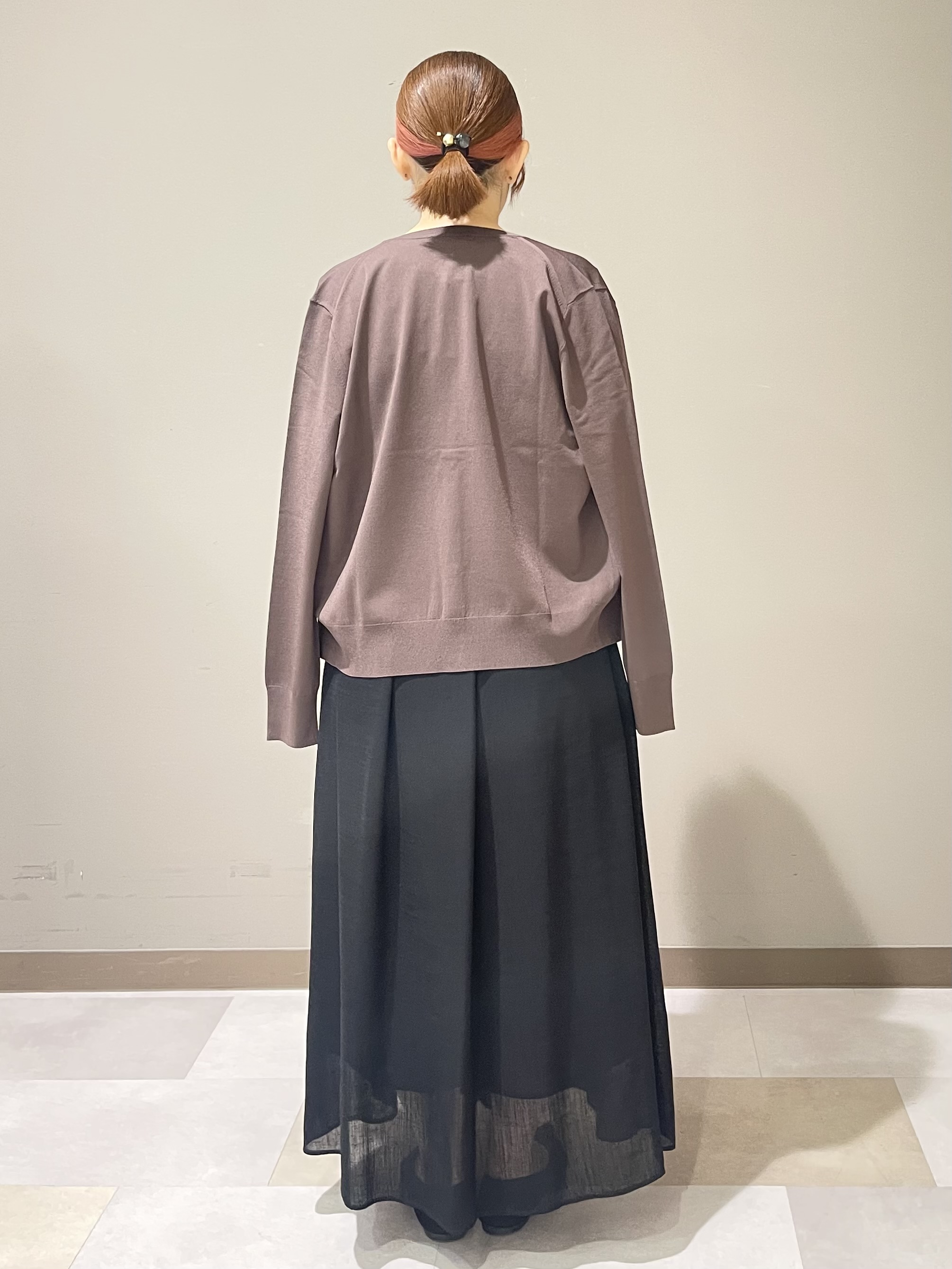 Tomoさんの「UNTITLED｜【通気性/前開きボタン】シアーVネックワンピース」を使ったコーディネート