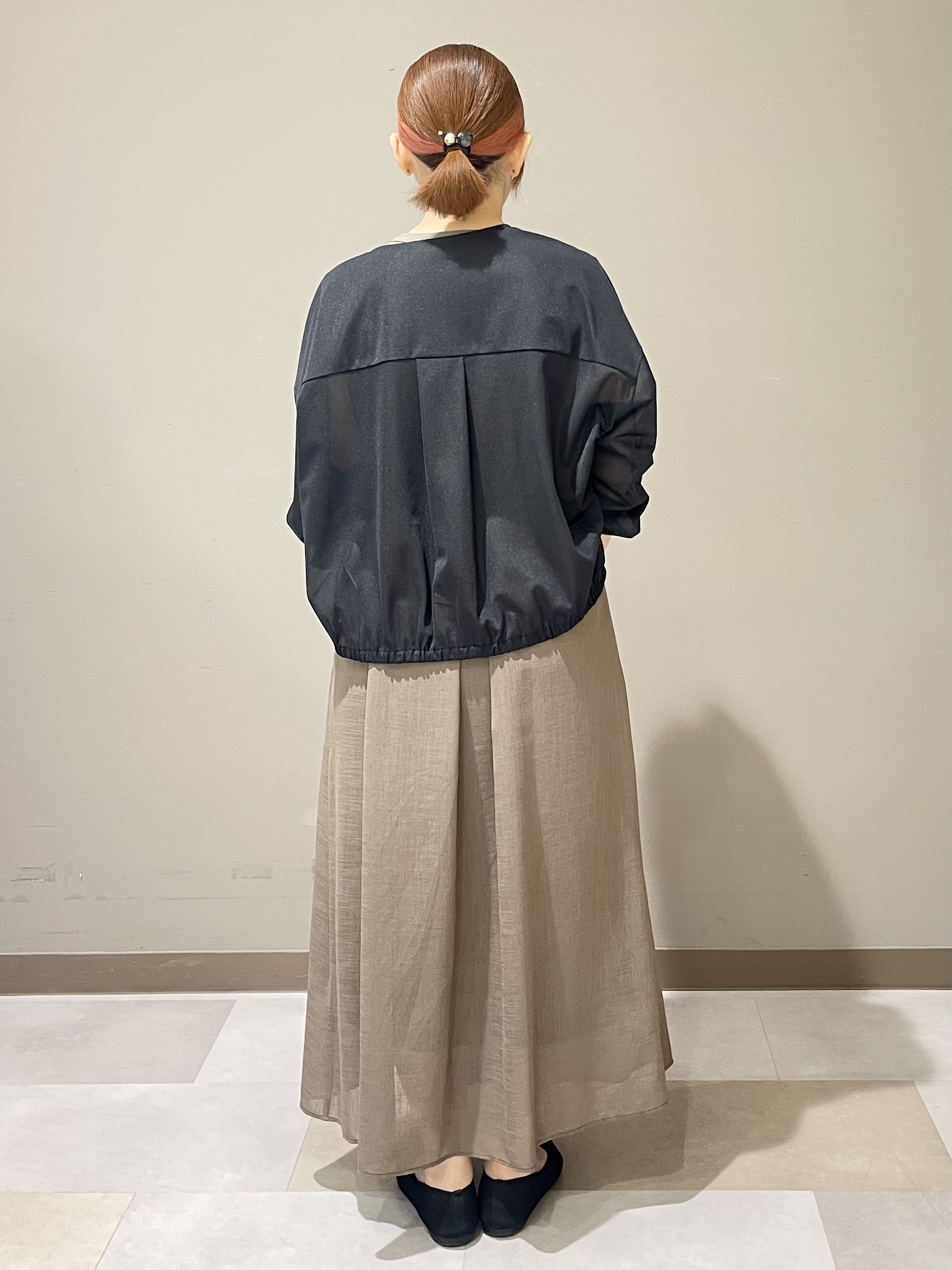Tomoさんの「UNTITLED｜【通気性/前開きボタン】シアーVネックワンピース」を使ったコーディネート