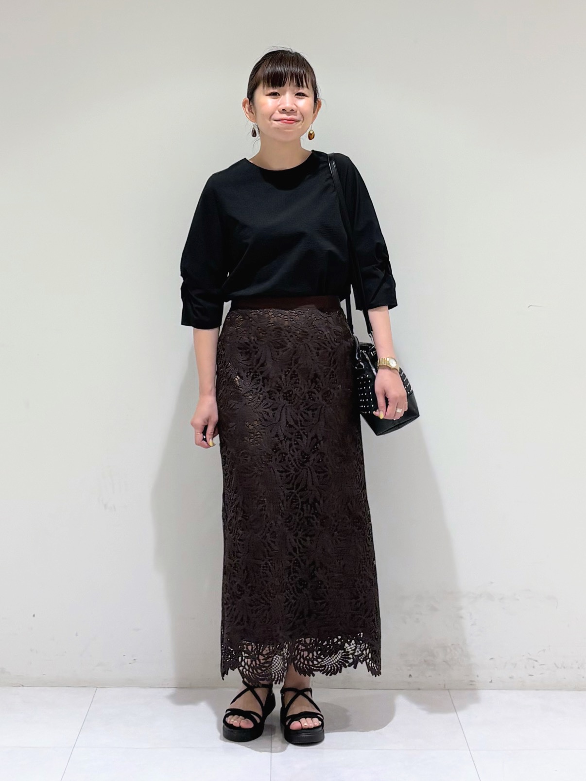 tsuyuさんの「INDIVI｜【楽ちん出し入れ】ミニスタッズ 2WAYハンドバッグ」を使ったコーディネート