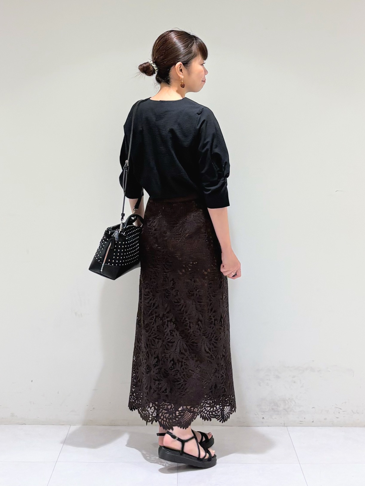 tsuyuさんの「INDIVI｜【楽ちん出し入れ】ミニスタッズ 2WAYハンドバッグ」を使ったコーディネート