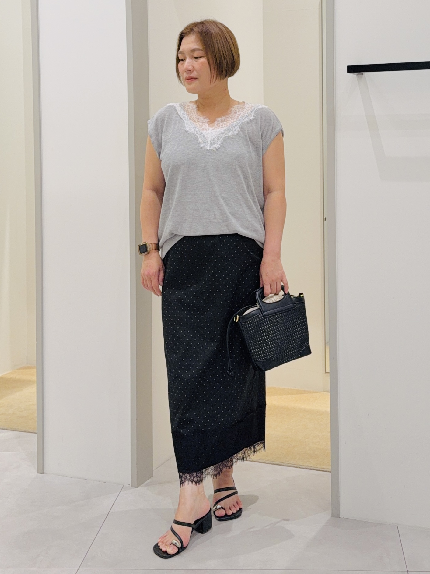タナさんの「THE SHOP TK｜ほんのりきらめく レース切り替え スパークシアーニット」を使ったコーディネート