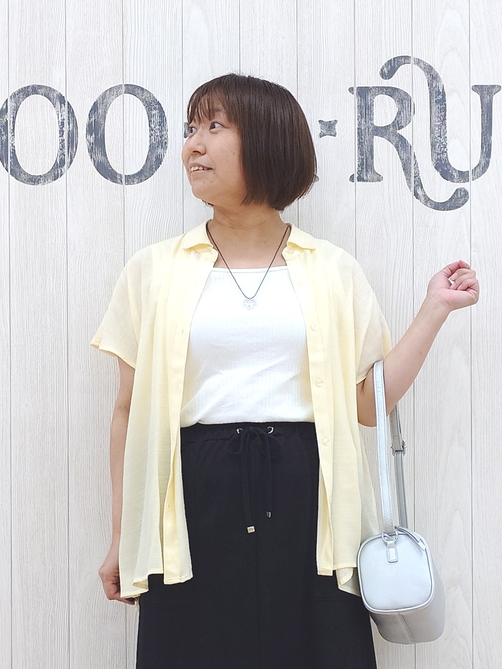 とろろさんの「SHOO･LA･RUE｜【ひんやり/UV】ほんのりシアーで上品な バックギャザーブラウス」を使ったコーディネート