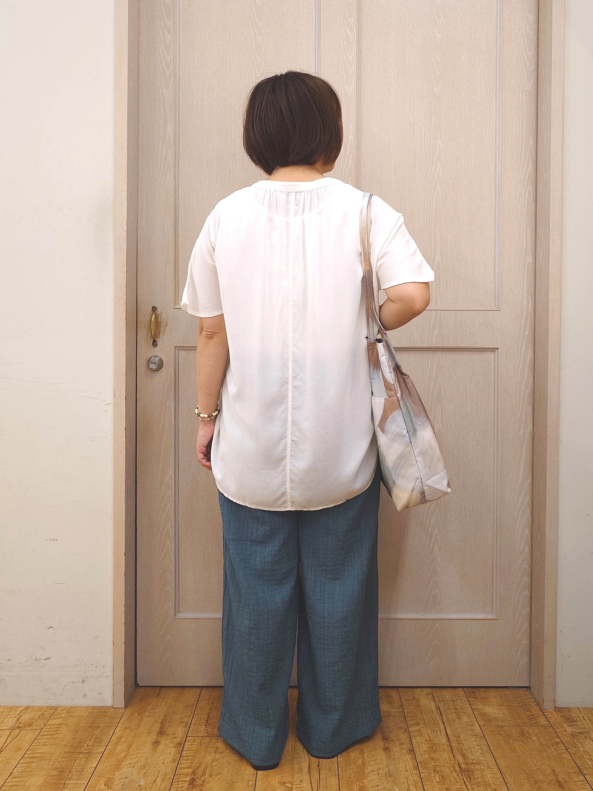 とろろさんの「SHOO･LA･RUE｜【洗濯機可/体型カバー】とろみタックスキッパーブラウス」を使ったコーディネート