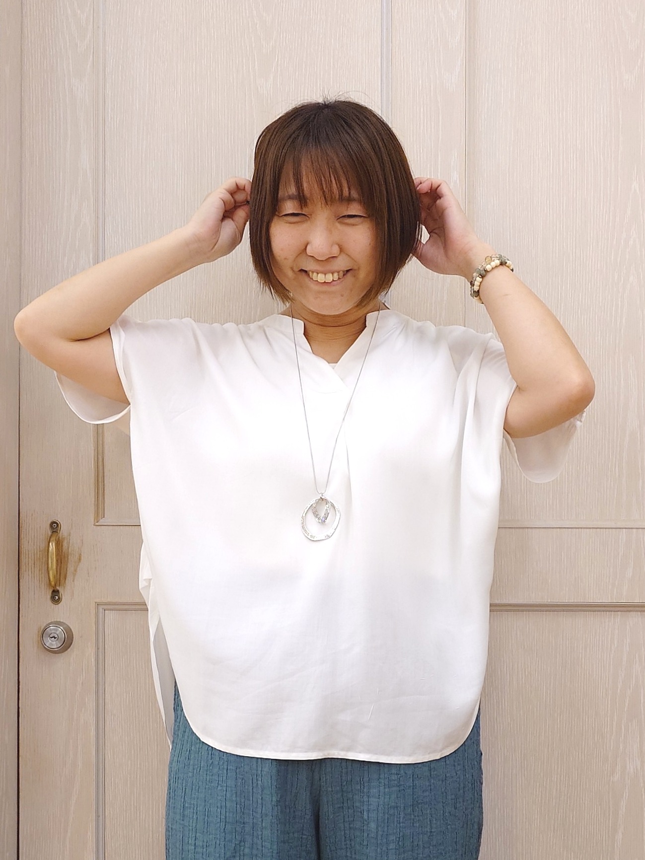 とろろさんの「SHOO･LA･RUE｜【洗濯機可/体型カバー】とろみタックスキッパーブラウス」を使ったコーディネート