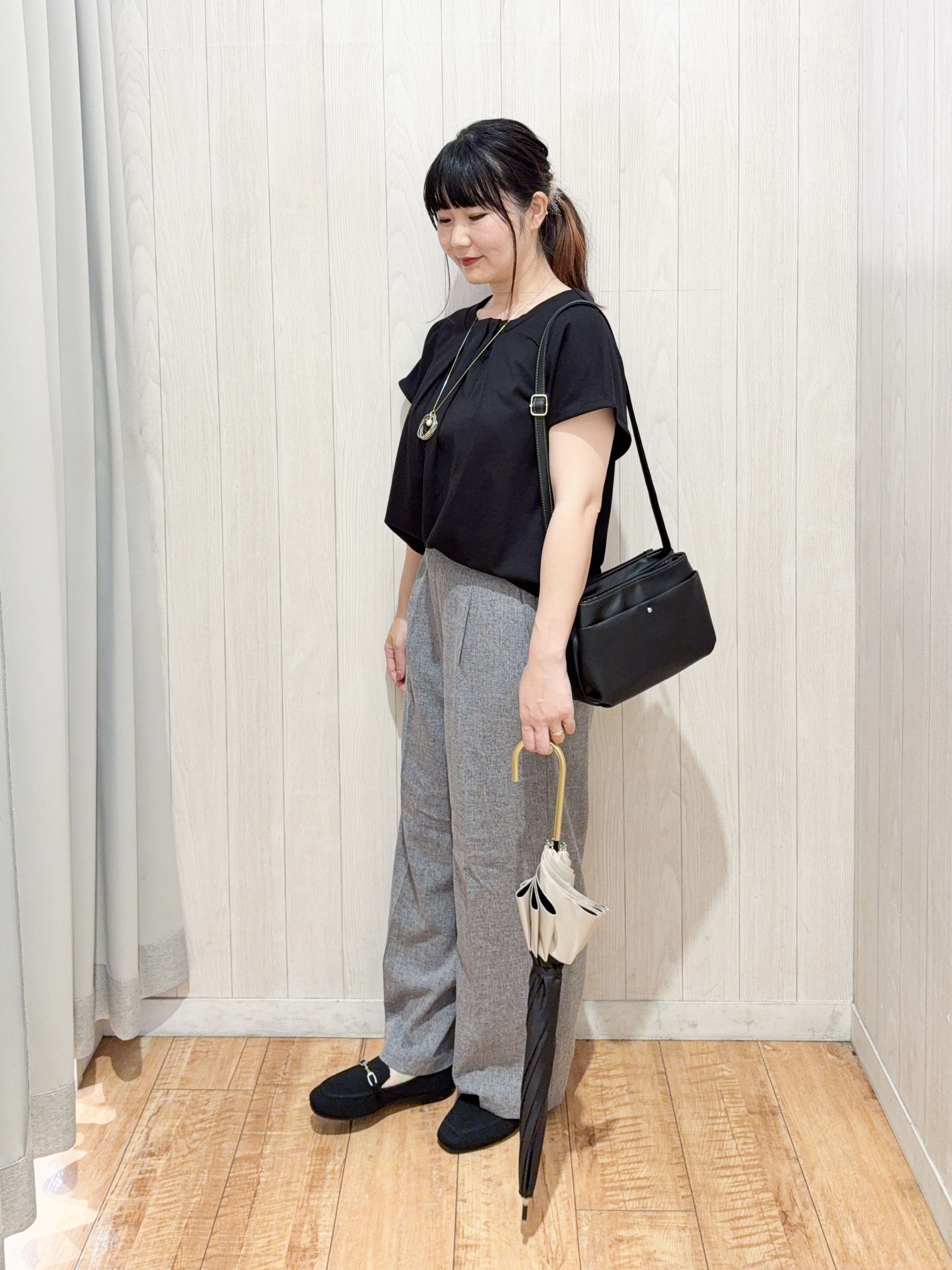 愛さんの「SHOO･LA･RUE｜【ひんやり/前後2WAY/S-LL】楽に着られて好印象 やわらかトップス」を使ったコーディネート