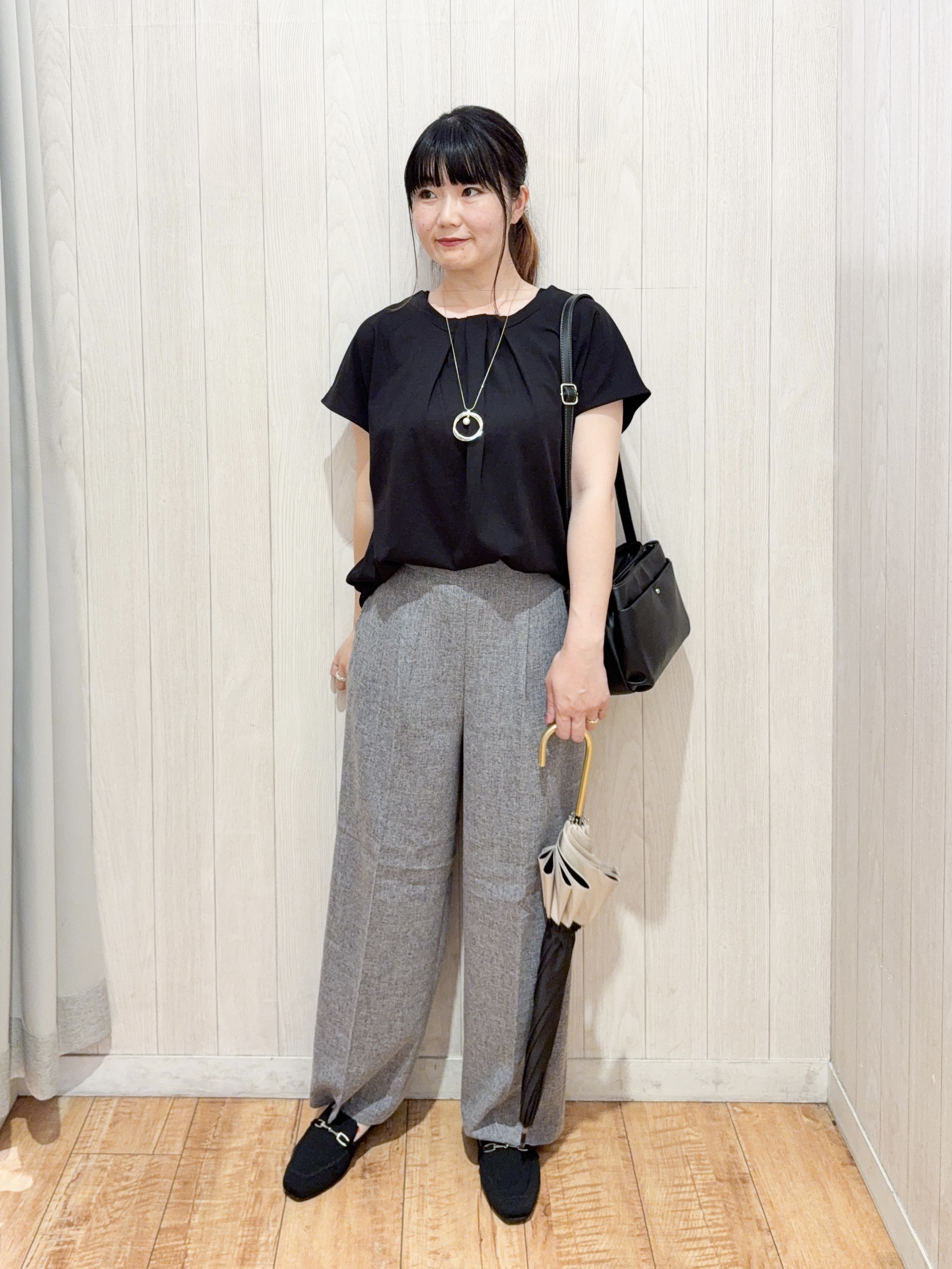 愛さんの「SHOO･LA･RUE｜【ひんやり/前後2WAY/S-LL】楽に着られて好印象 やわらかトップス」を使ったコーディネート