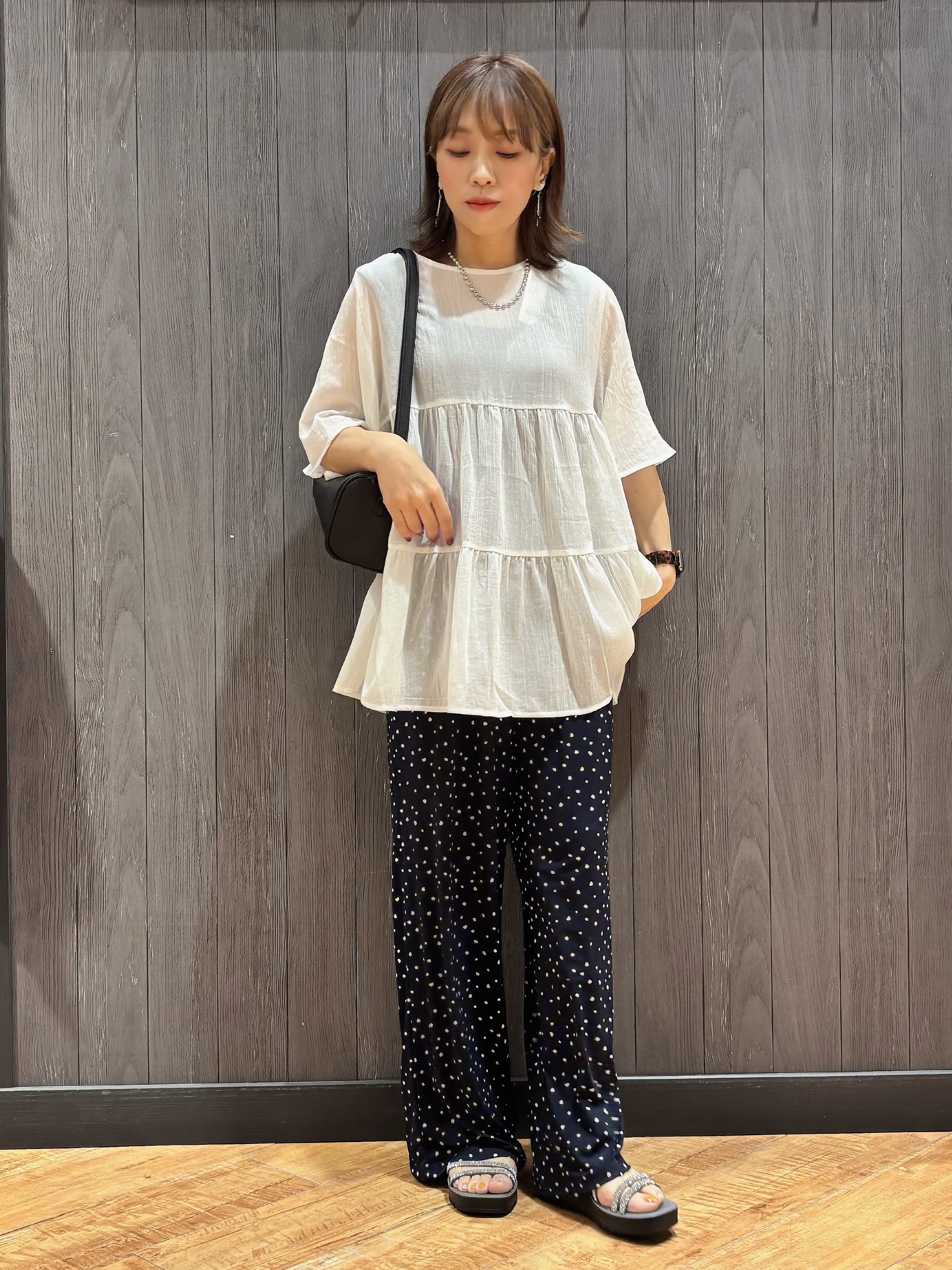 meiさんの「SHOO･LA･RUE｜【洗濯機可/S-LL】インせず着られる シアー素材が上品なティアードブラウス」を使ったコーディネート