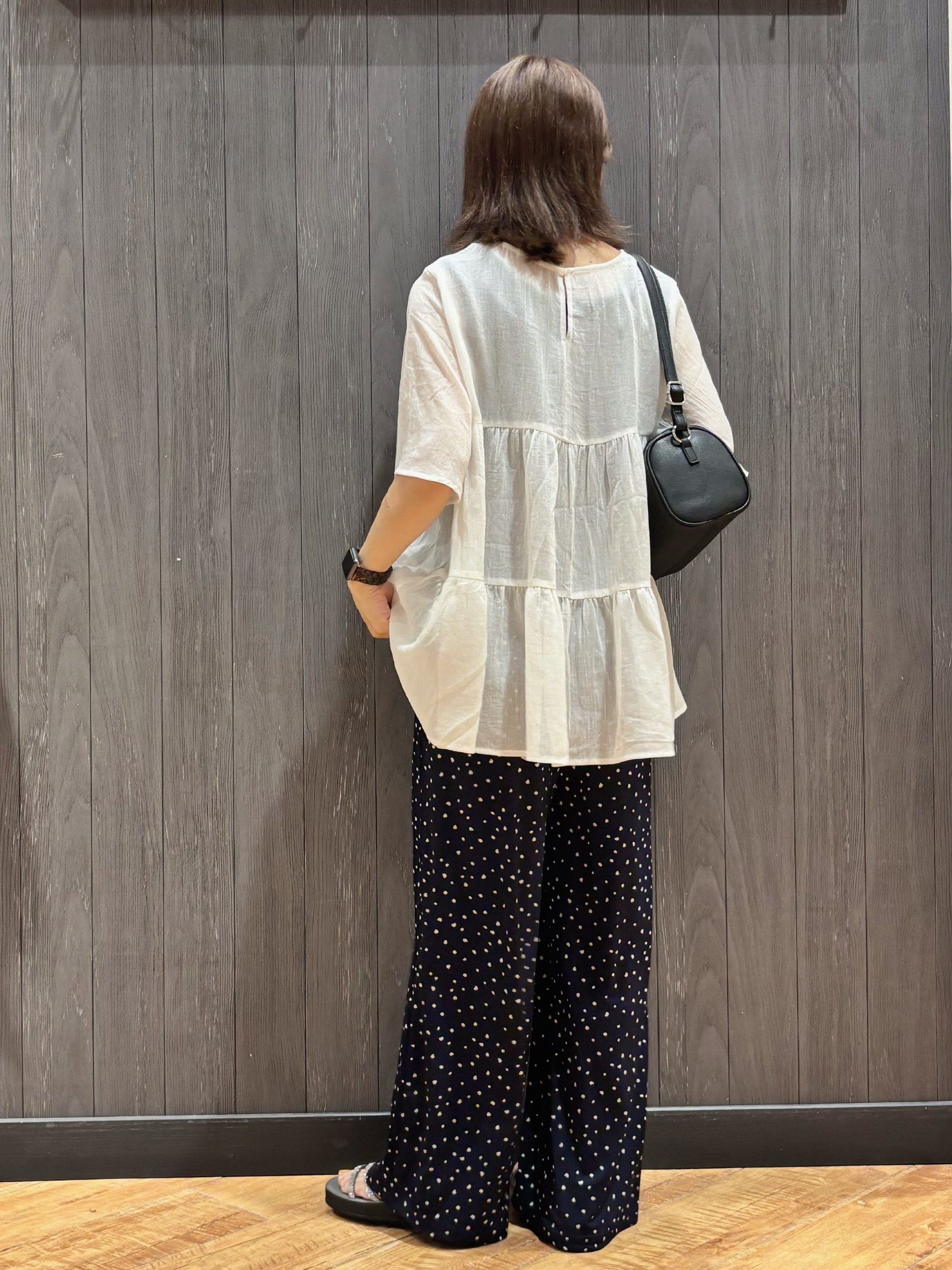 meiさんの「SHOO･LA･RUE｜【洗濯機可/S-LL】インせず着られる シアー素材が上品なティアードブラウス」を使ったコーディネート