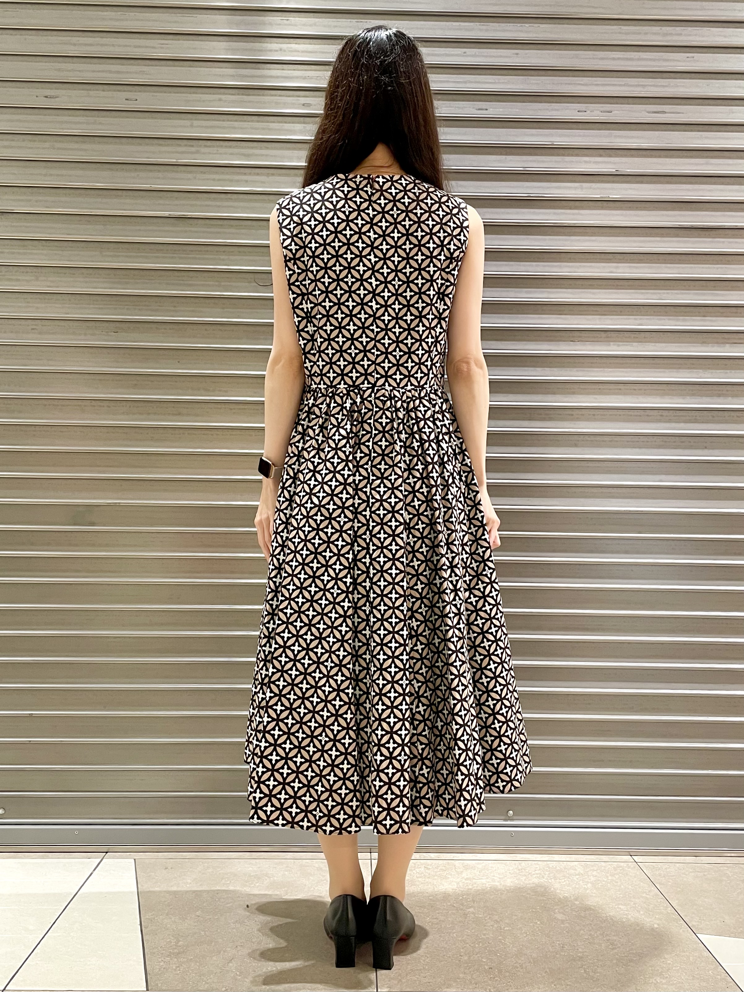 ことさんの「DRESSTERIOR｜【otonaMUSE5月号掲載/ウォッシャブル】オーバーラップサークル ノースリーブドレス」を使ったコーディネート