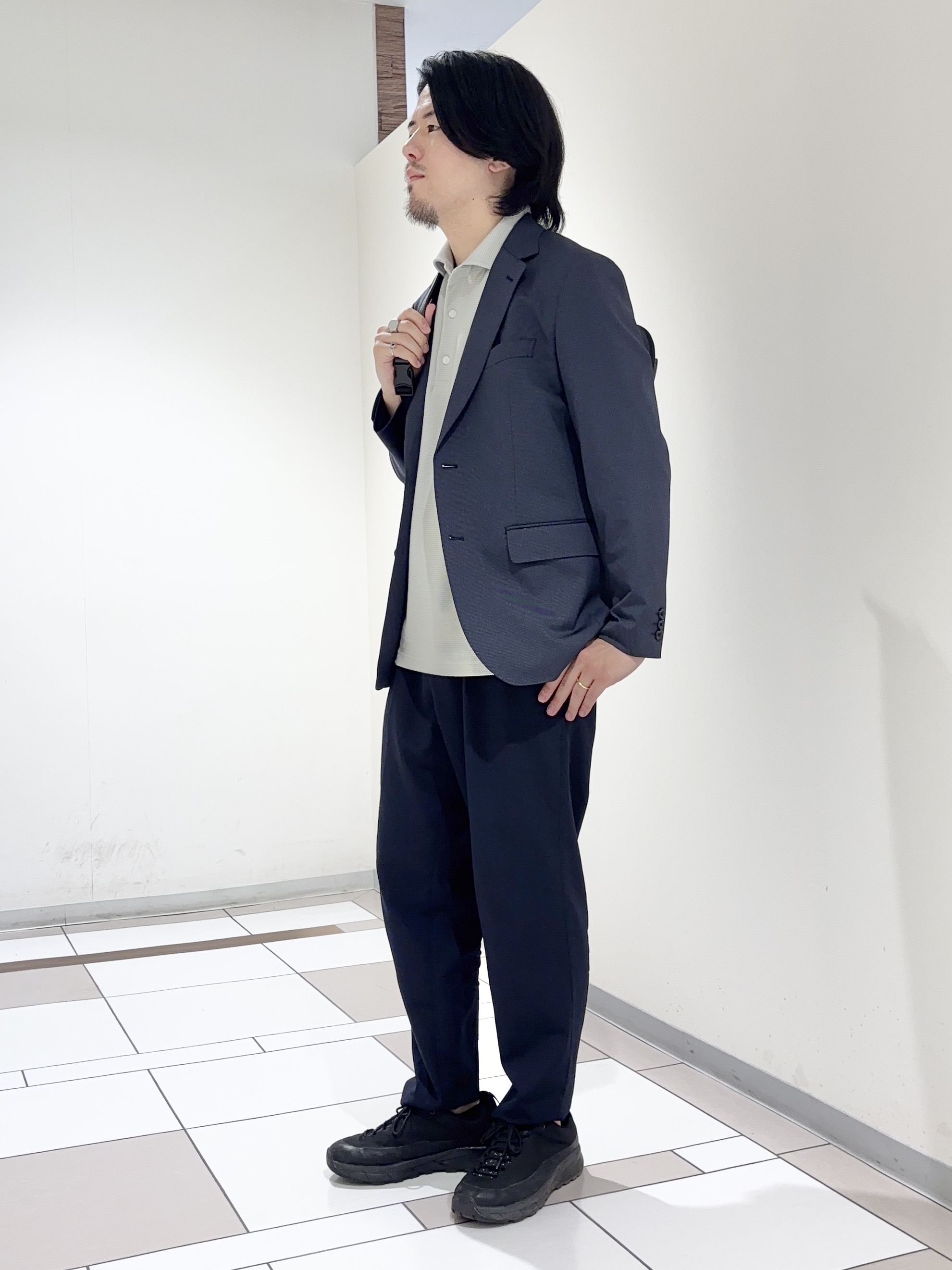 及川さんの「TAKEO KIKUCHI｜【360&deg;ストレッチ／軽量】None Of Stress ライト ジャケット（セットアップ対応）」を使ったコーディネート