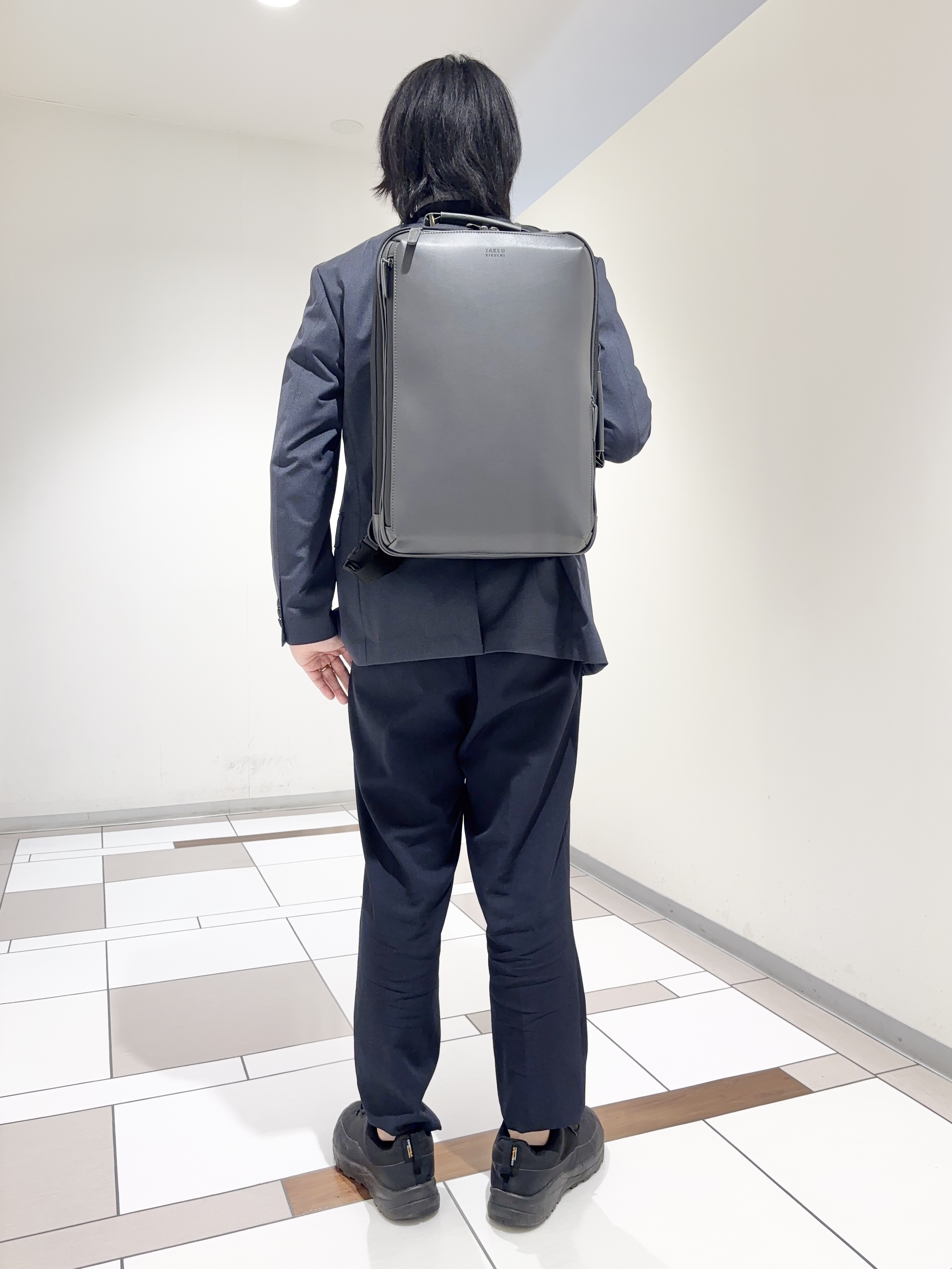 及川さんの「TAKEO KIKUCHI｜【360&deg;ストレッチ／軽量】None Of Stress ライト ジャケット（セットアップ対応）」を使ったコーディネート