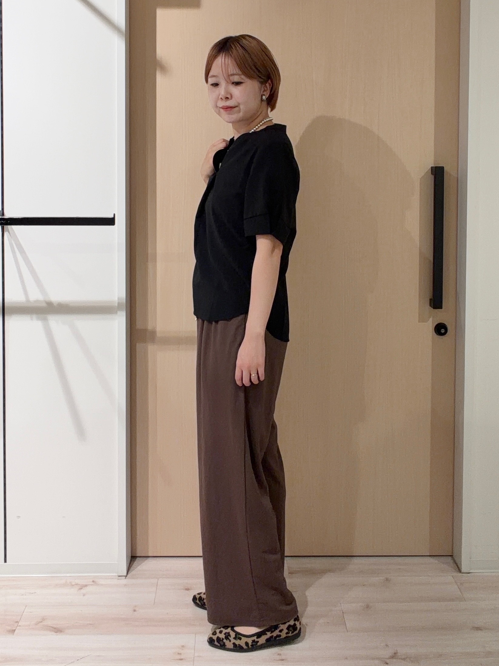 ひらしーさんの「SHOO･LA･RUE｜【洗濯後しわになりにくい／インせずきまる】麻調ハシゴレーススキッパーブラウス」を使ったコーディネート