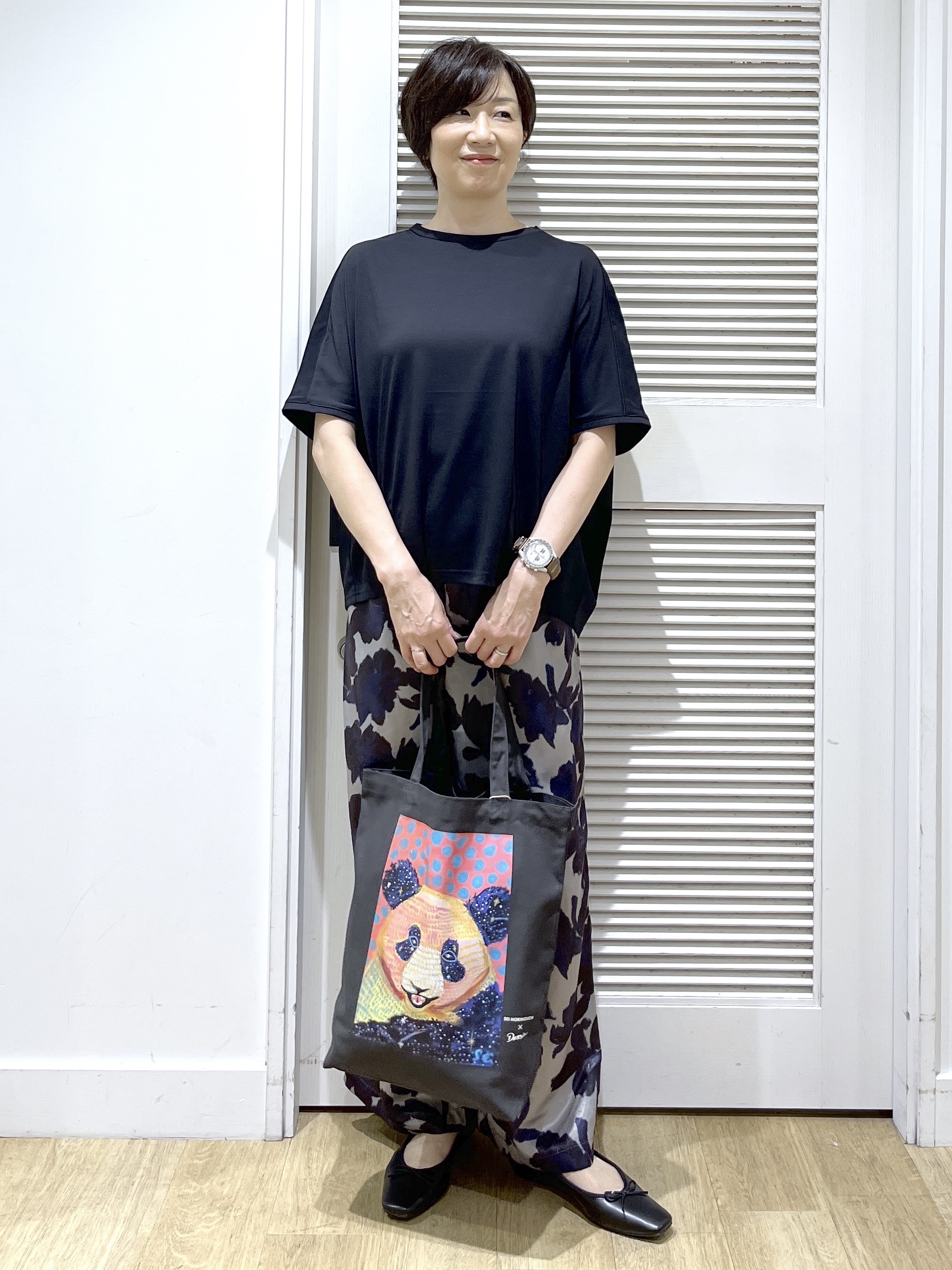 Miyazakiさんの「Dessin｜ボタニカルプリント サテンパンツ」を使ったコーディネート