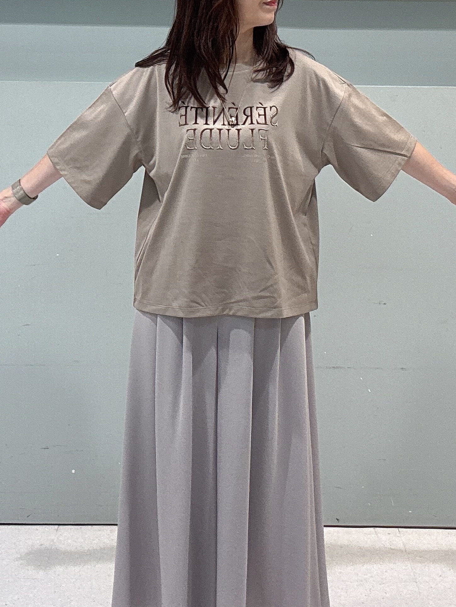 makiさんの「UNTITLED｜ベロアプリントロゴT」を使ったコーディネート