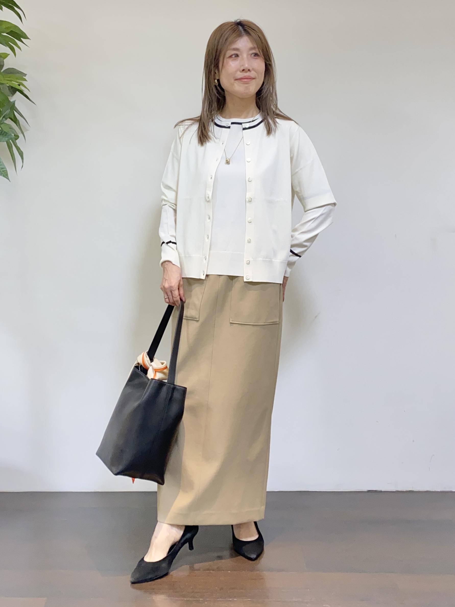 tomoさんの「UNTITLED｜【アンサンブル可能】コンパクトニットカーディガン」を使ったコーディネート